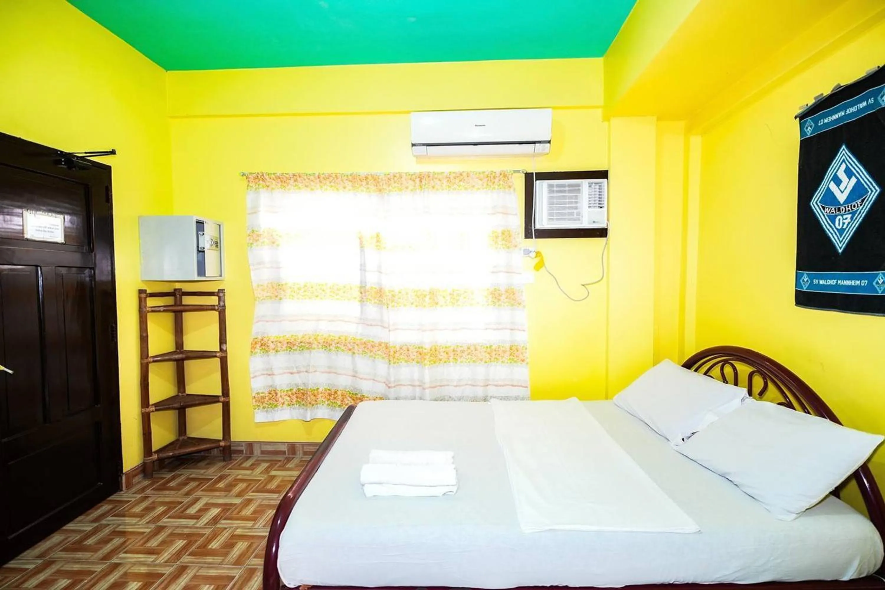 Bedroom, Bed in Gracias Inn Boracay