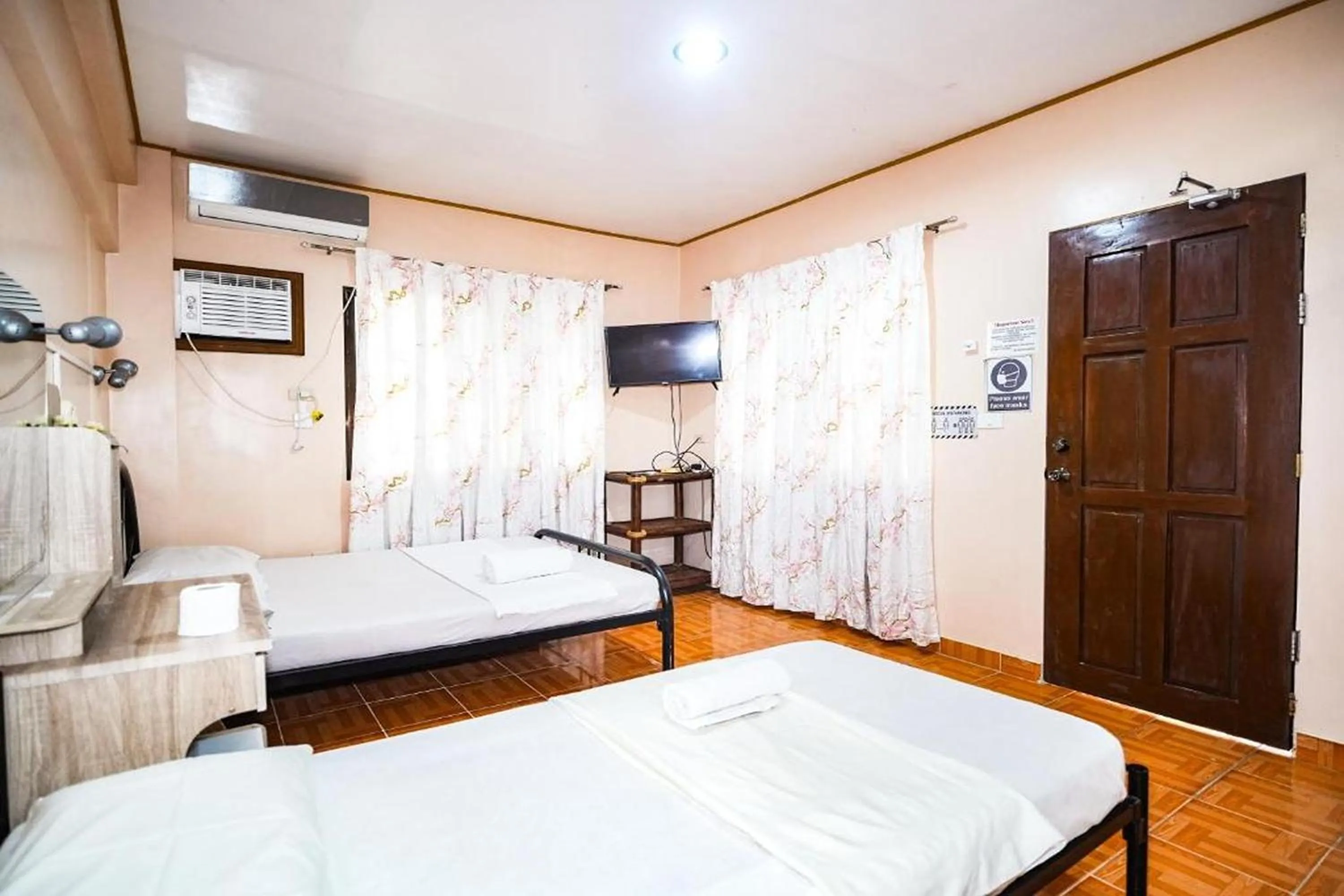 Bed in Gracias Inn Boracay