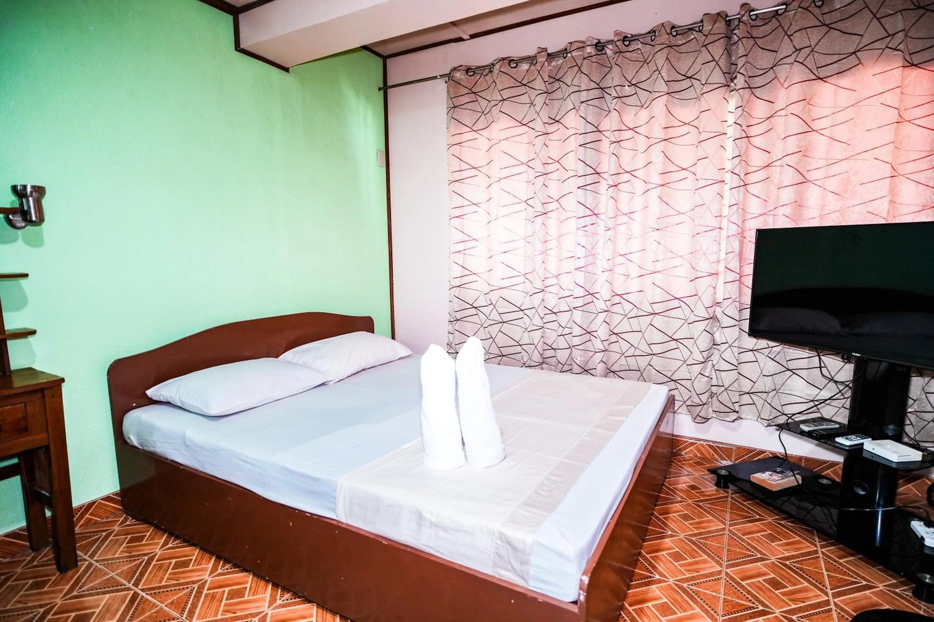 Bedroom, Bed in Gracias Inn Boracay