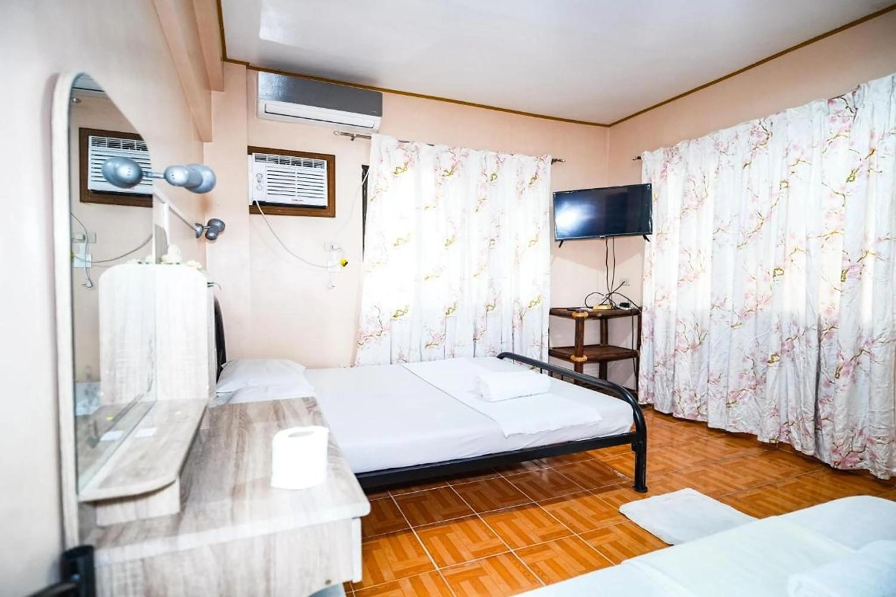 Bed in Gracias Inn Boracay