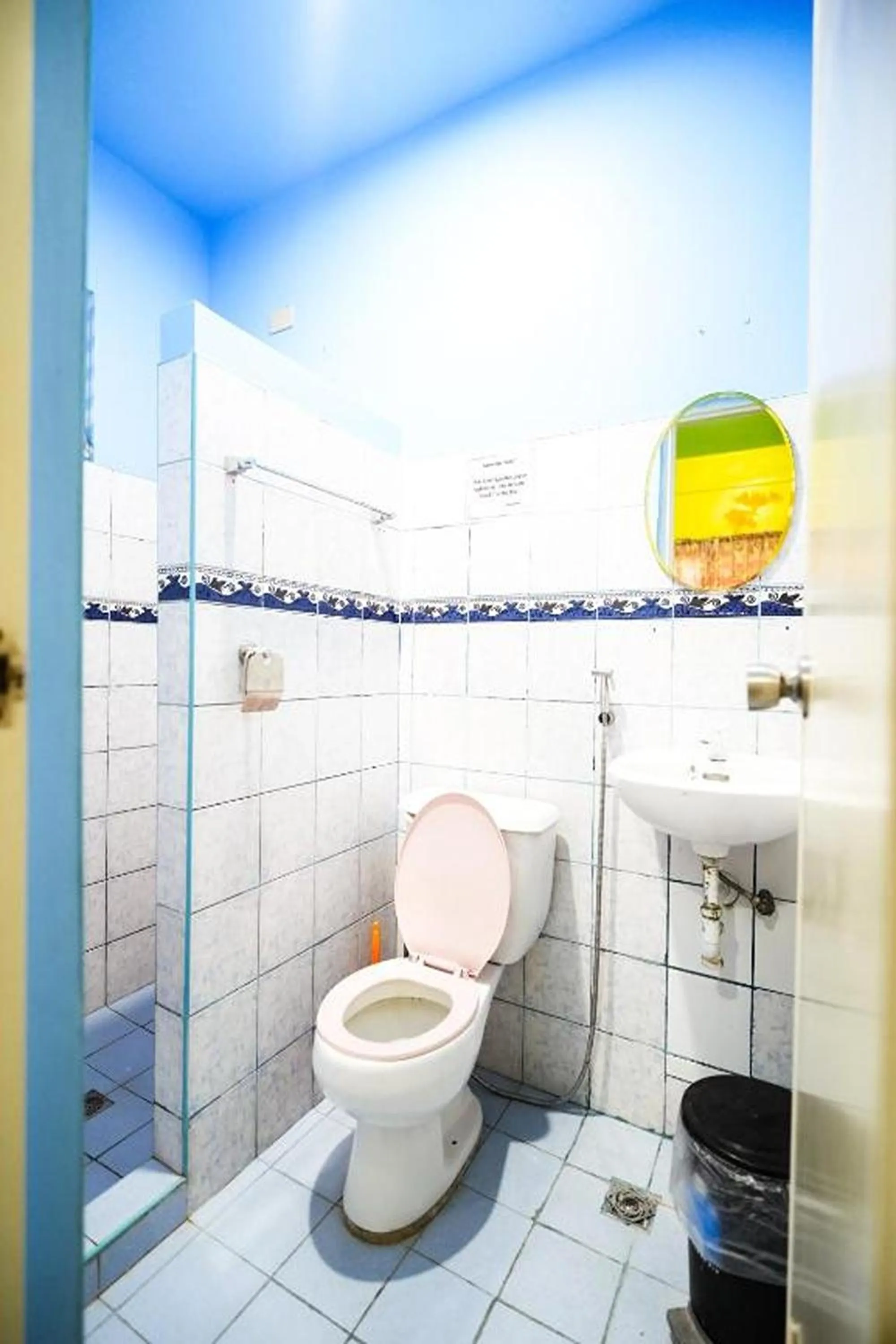 Shower in Gracias Inn Boracay