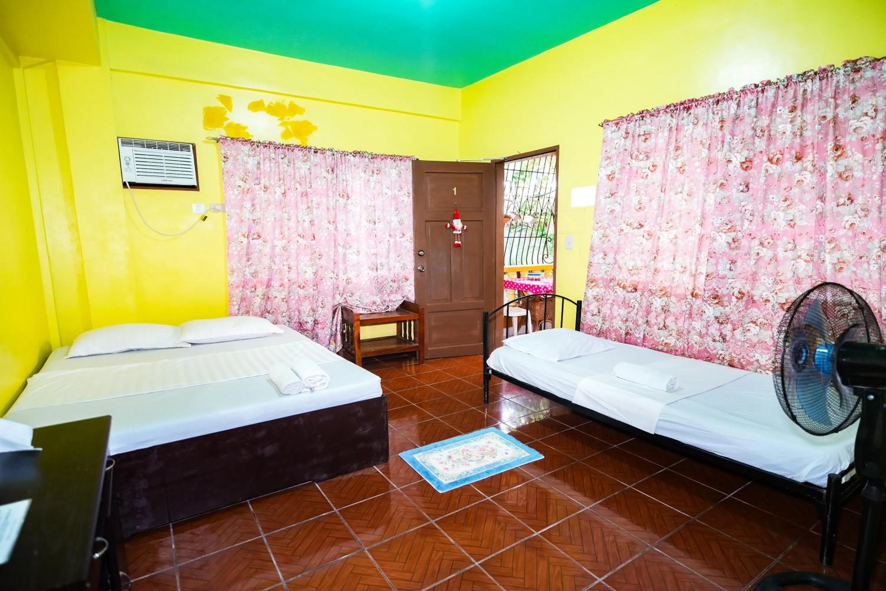 Bedroom, Bed in Gracias Inn Boracay