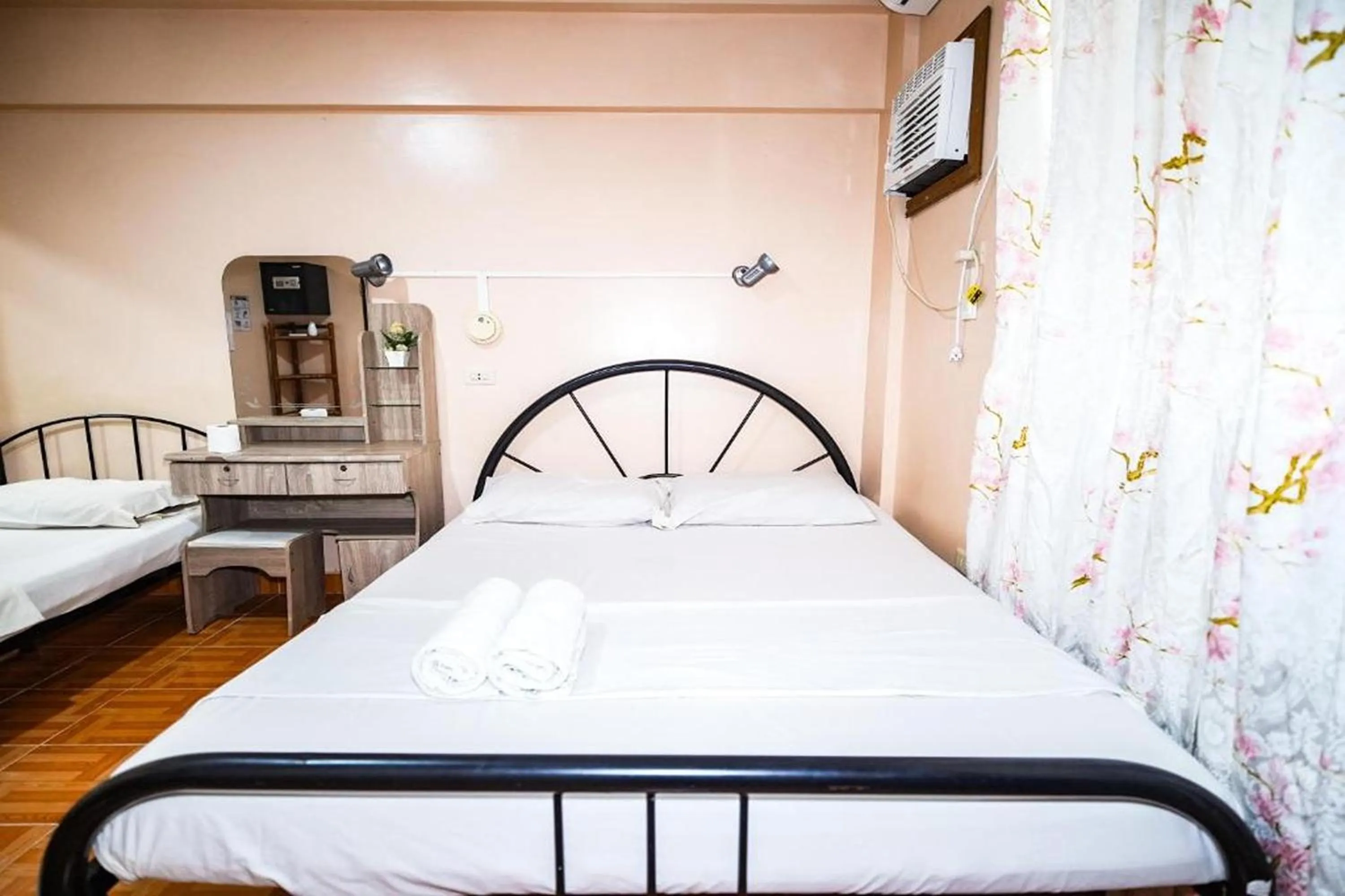 Bed in Gracias Inn Boracay