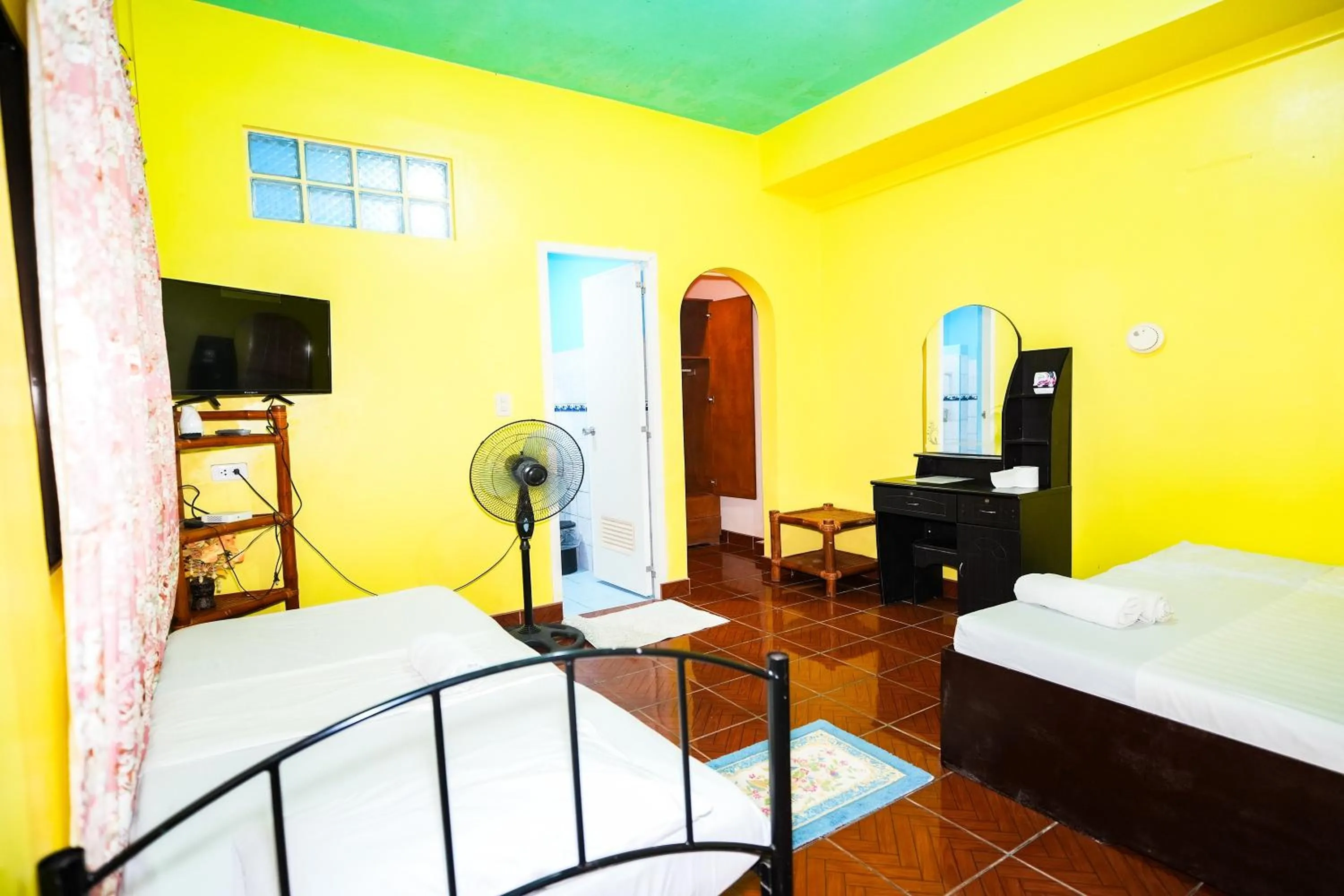 Bedroom, Bed in Gracias Inn Boracay