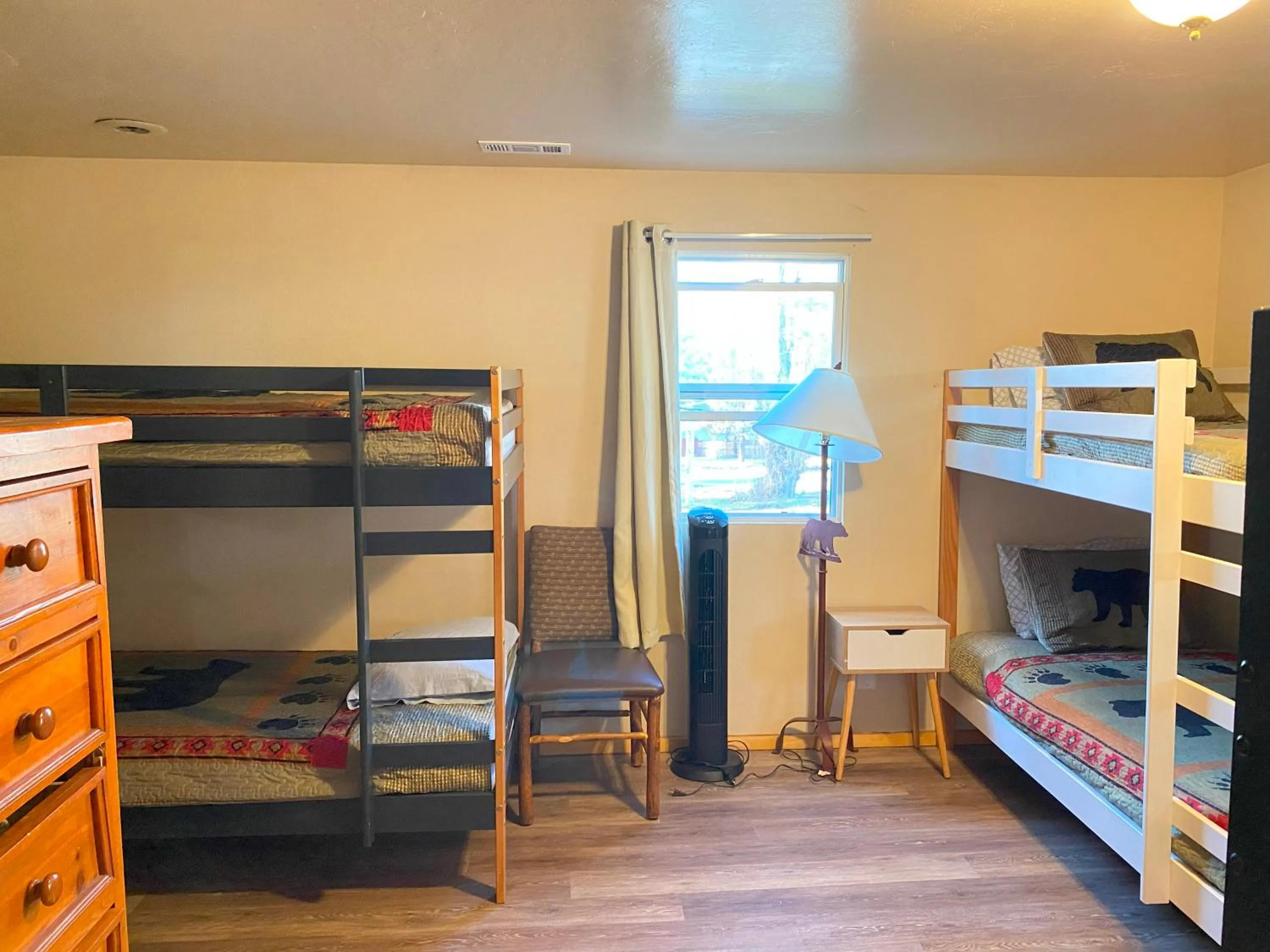 Bedroom, Bed in Blue Horizon Lodge