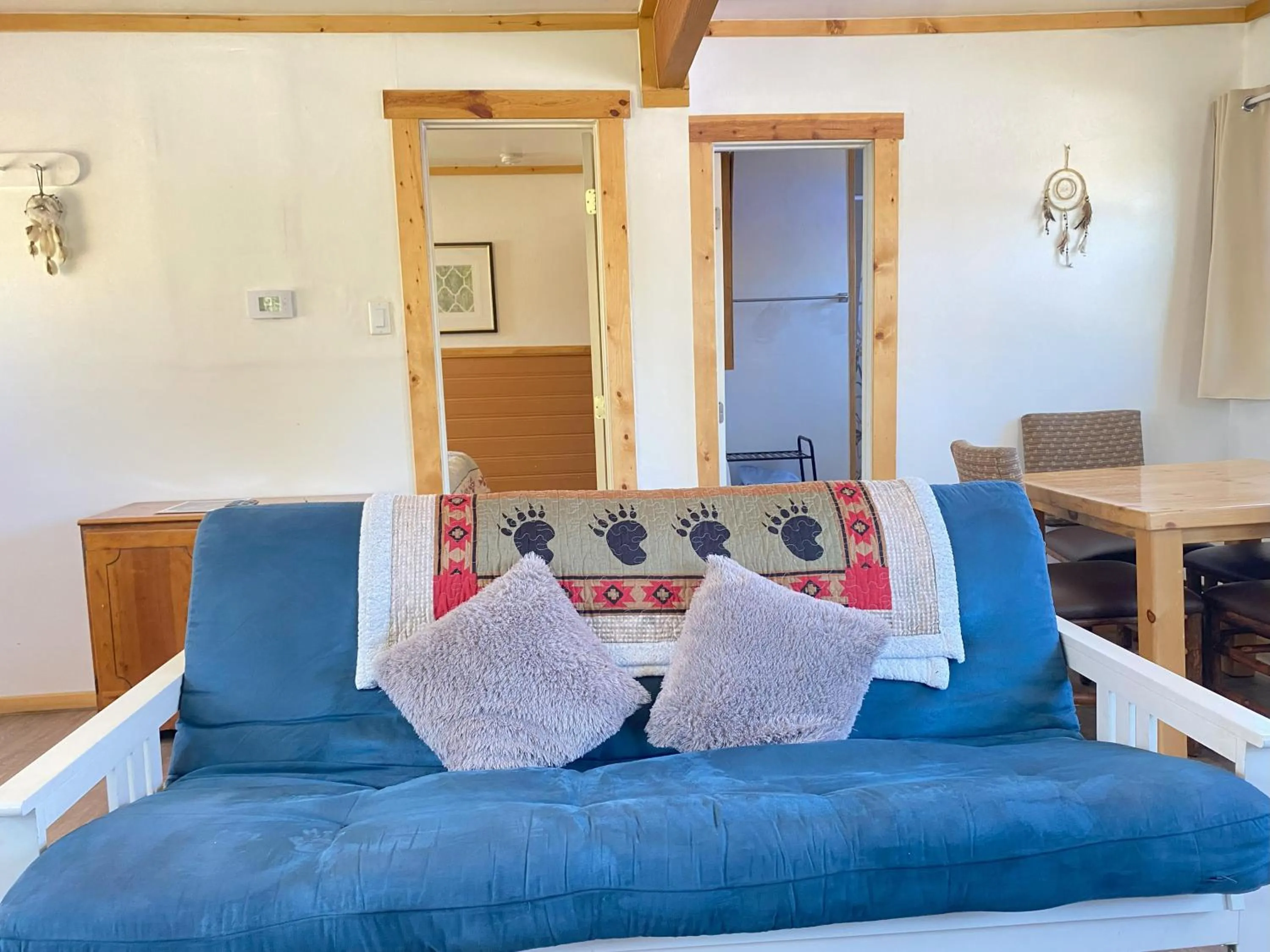 Living room, Bed in Blue Horizon Lodge