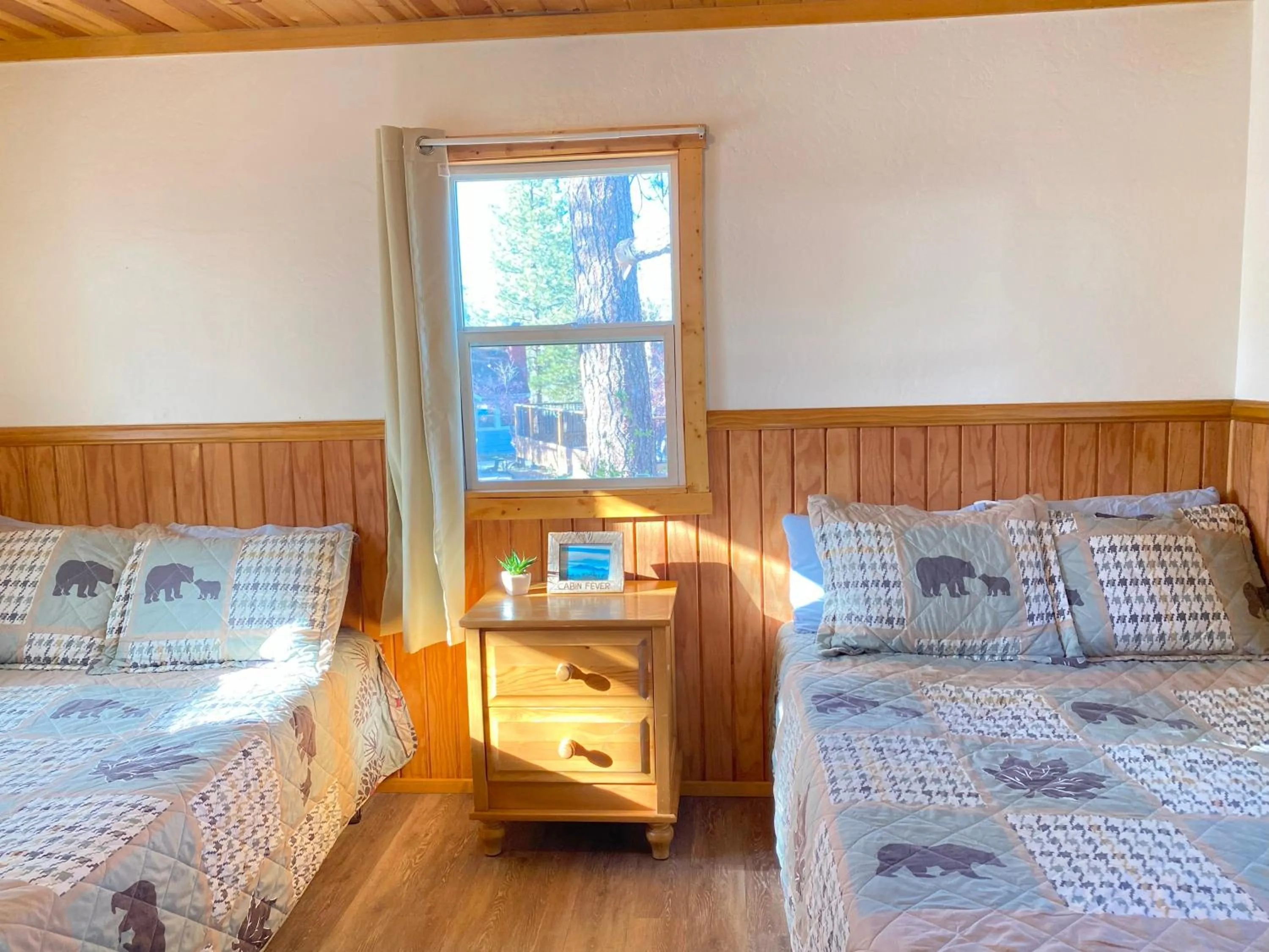 Bedroom, Bed in Blue Horizon Lodge