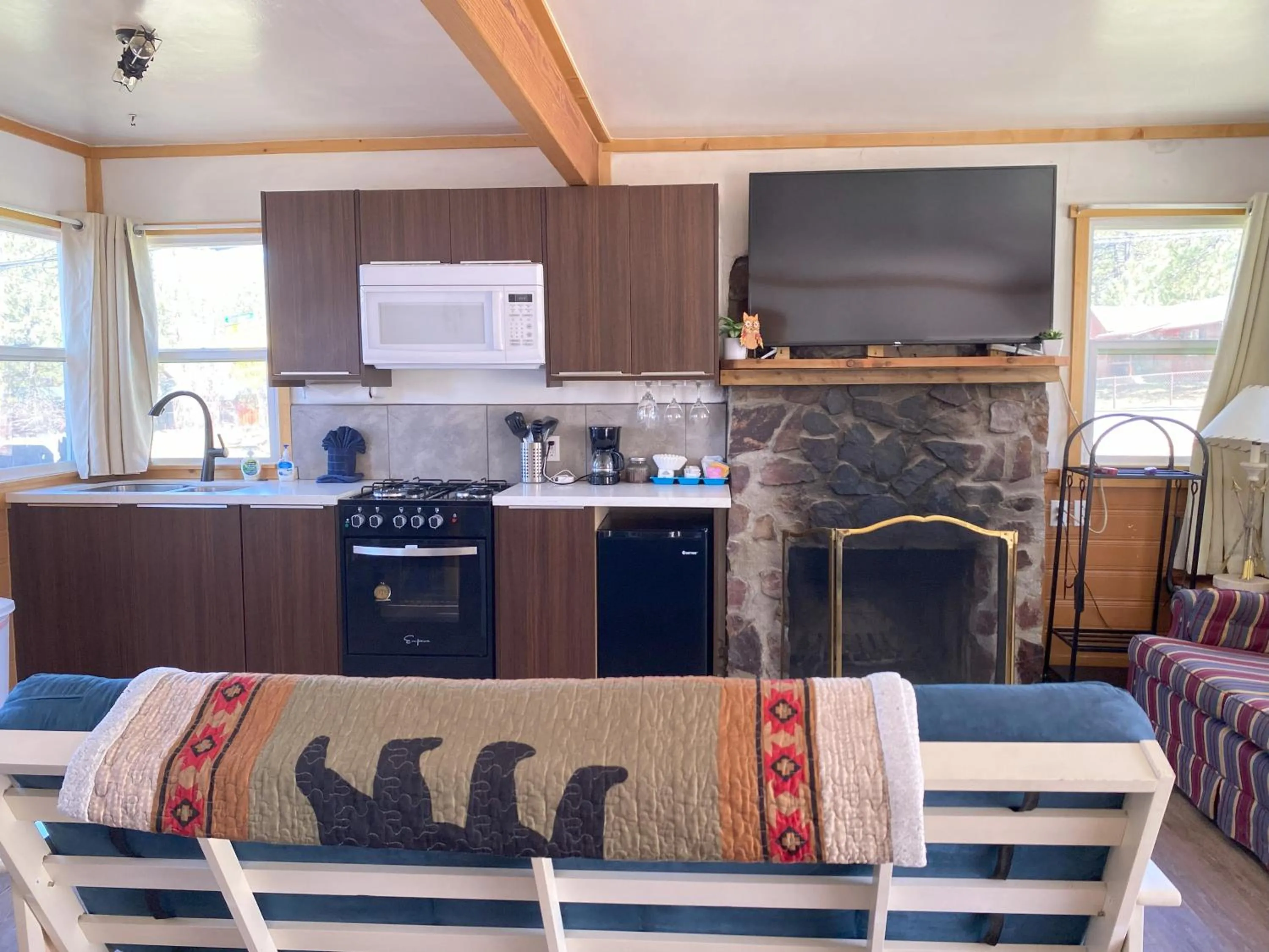 TV and multimedia in Blue Horizon Lodge