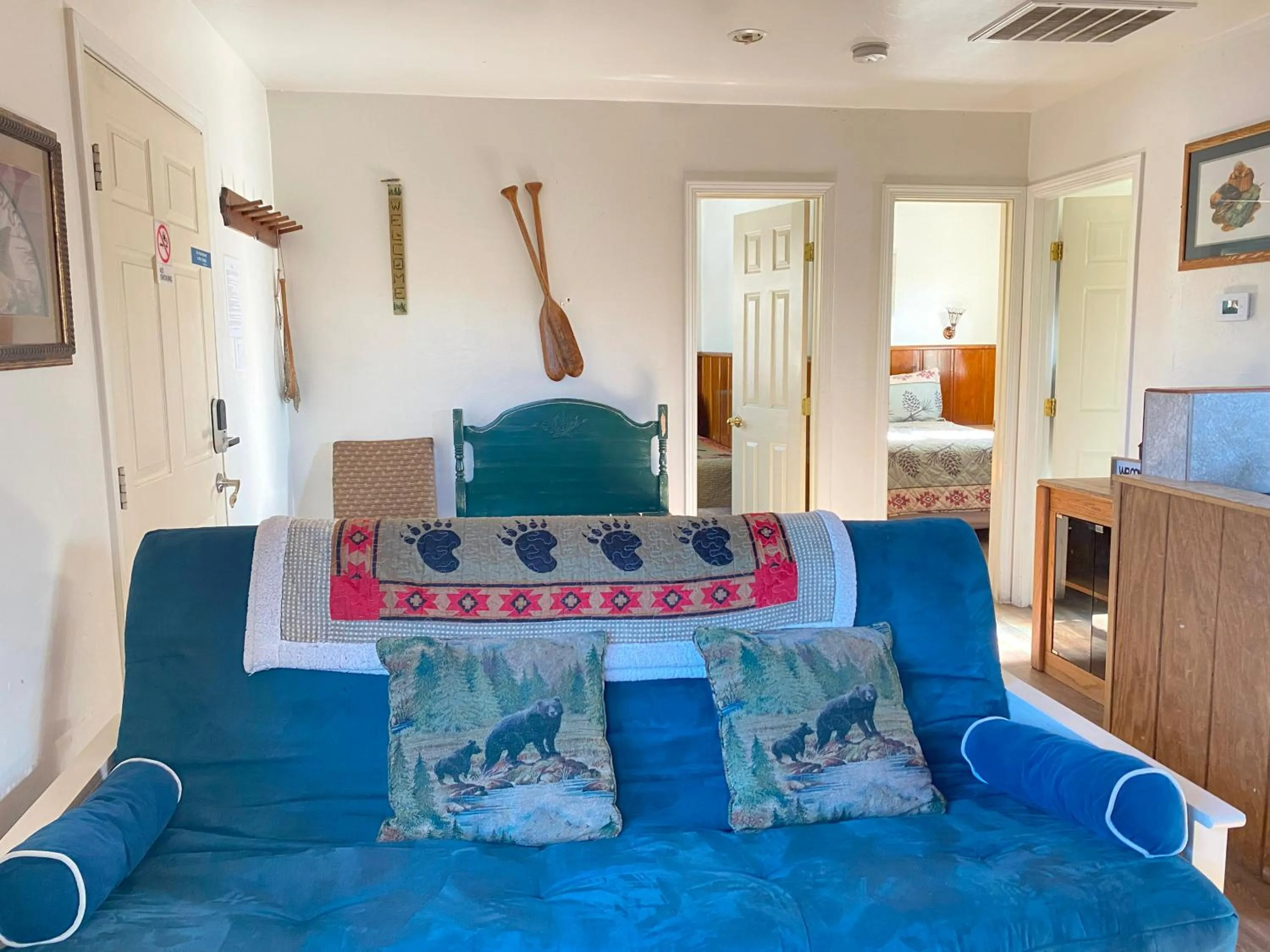 Living room, Bed in Blue Horizon Lodge