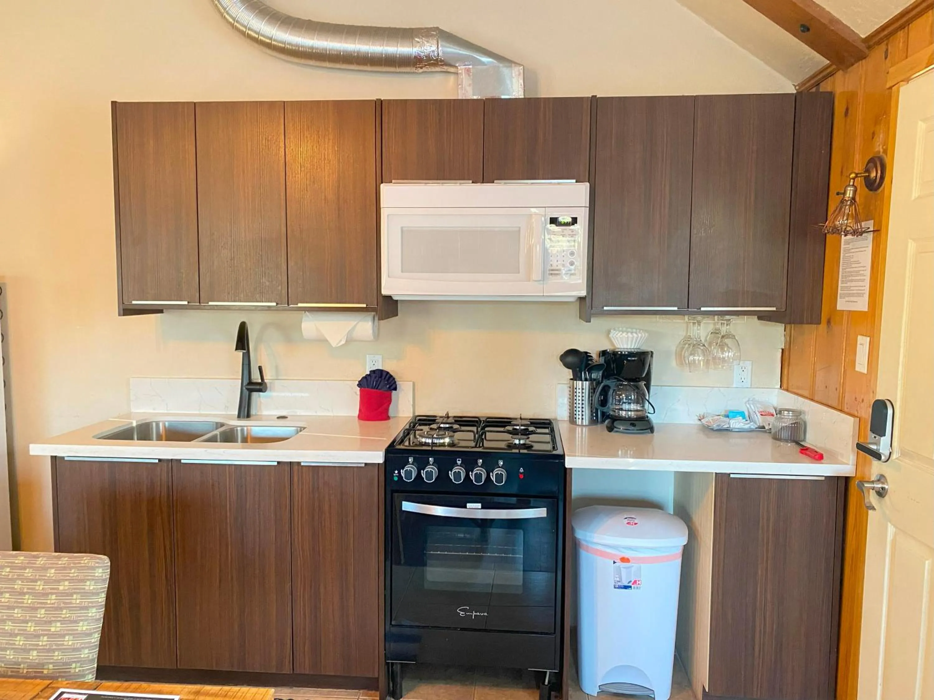 Coffee/tea facilities in Blue Horizon Lodge