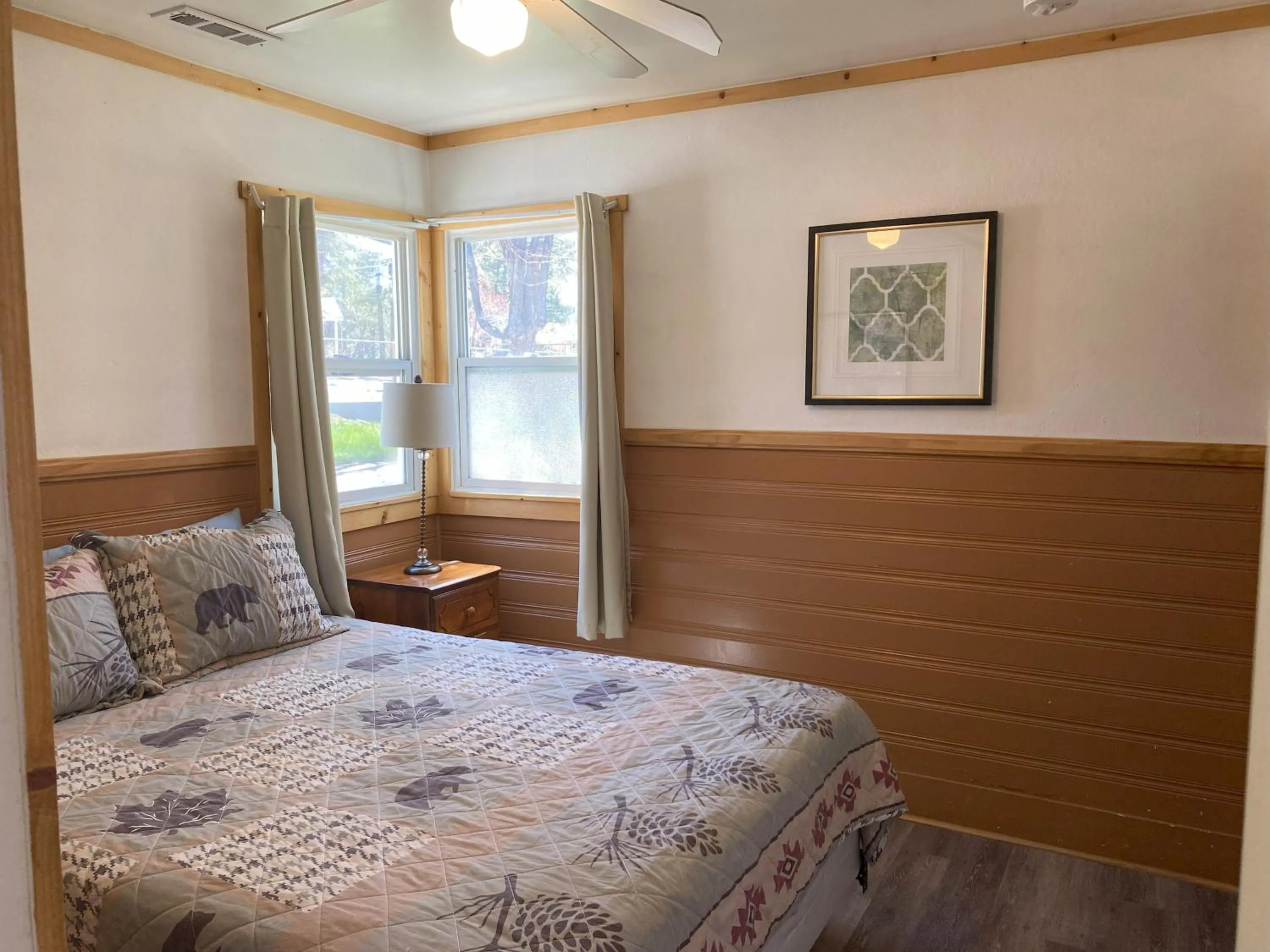 Bedroom, Bed in Blue Horizon Lodge