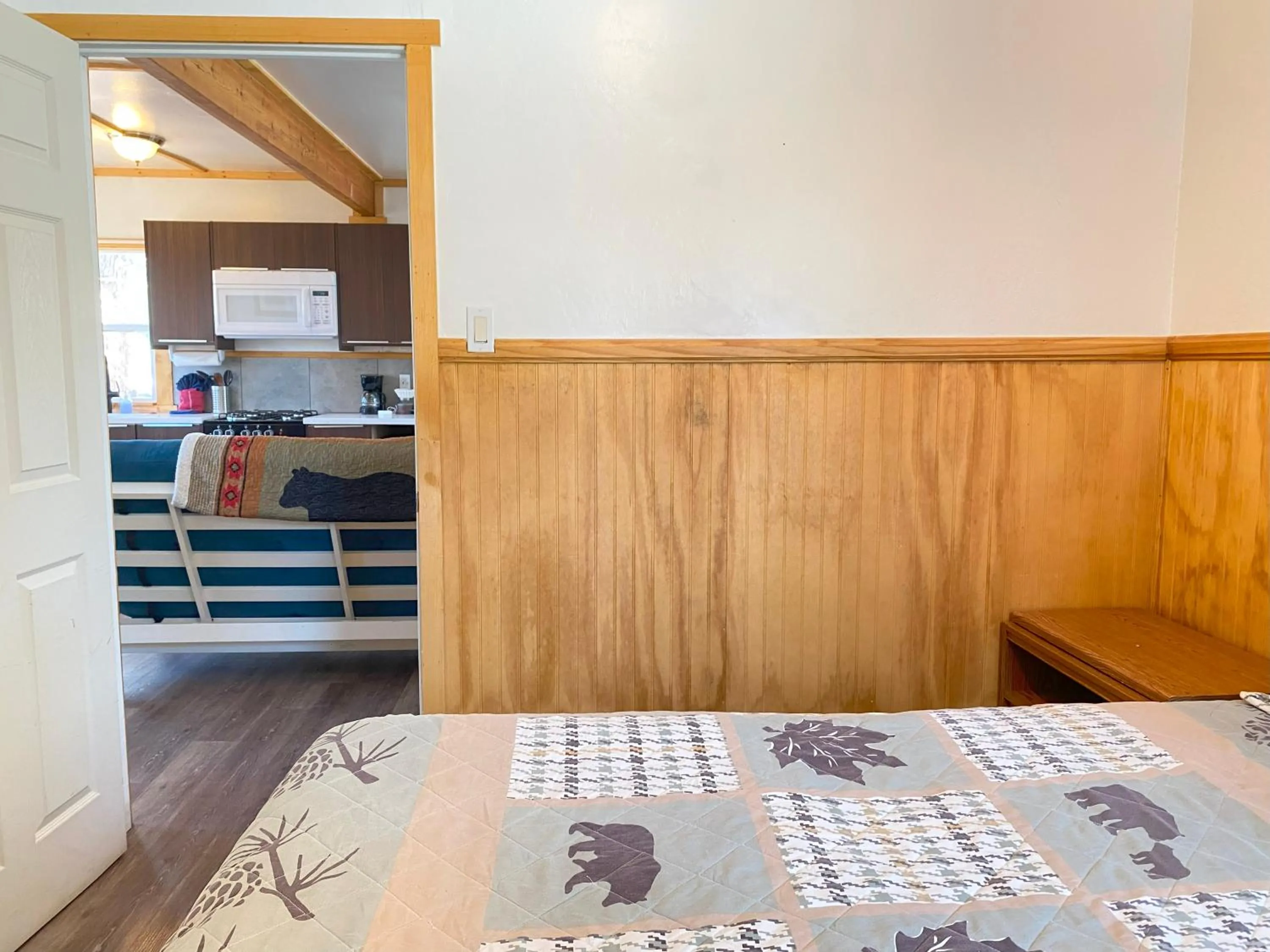 Bedroom, Bed in Blue Horizon Lodge