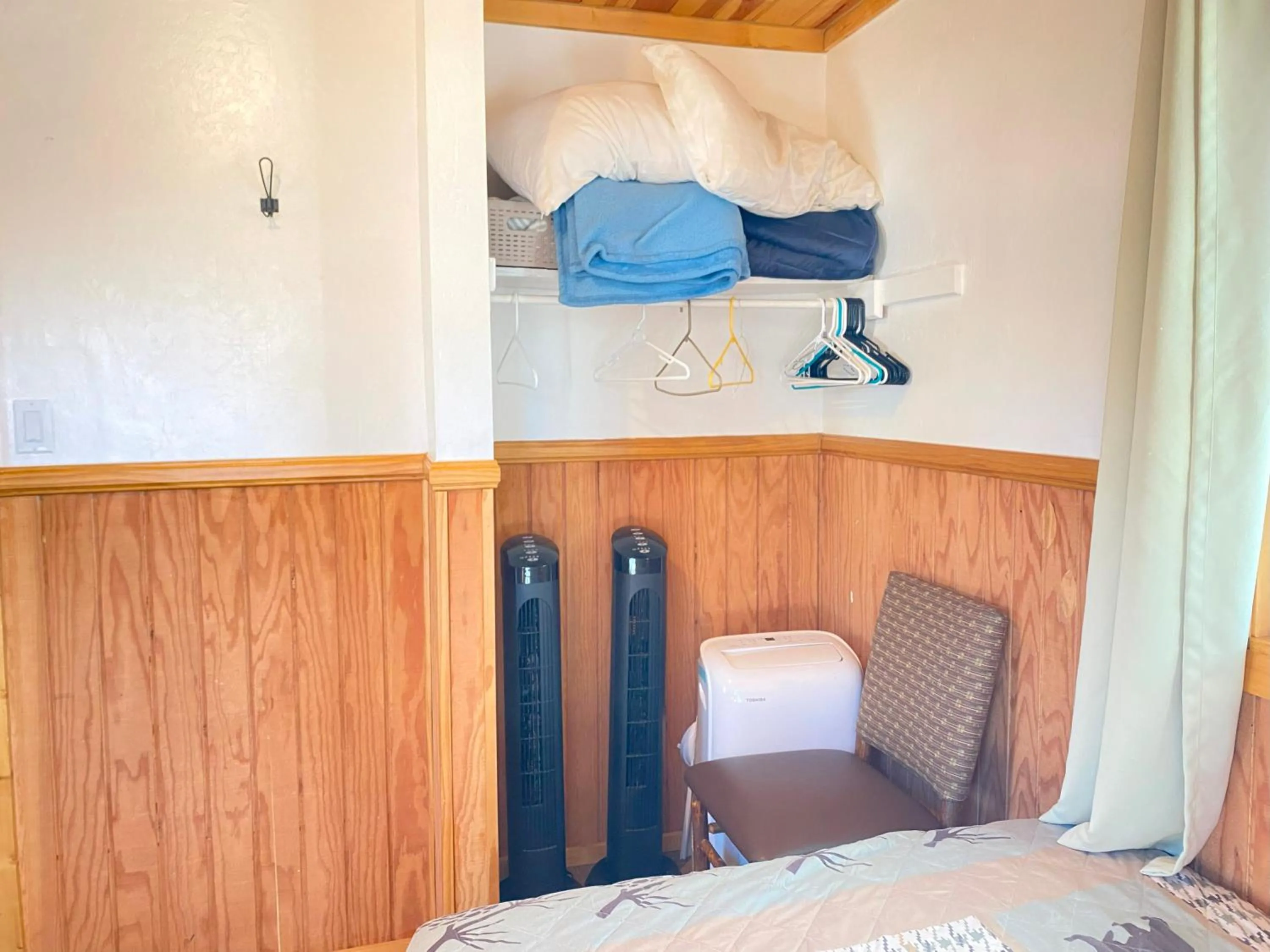 Bedroom, Bed in Blue Horizon Lodge