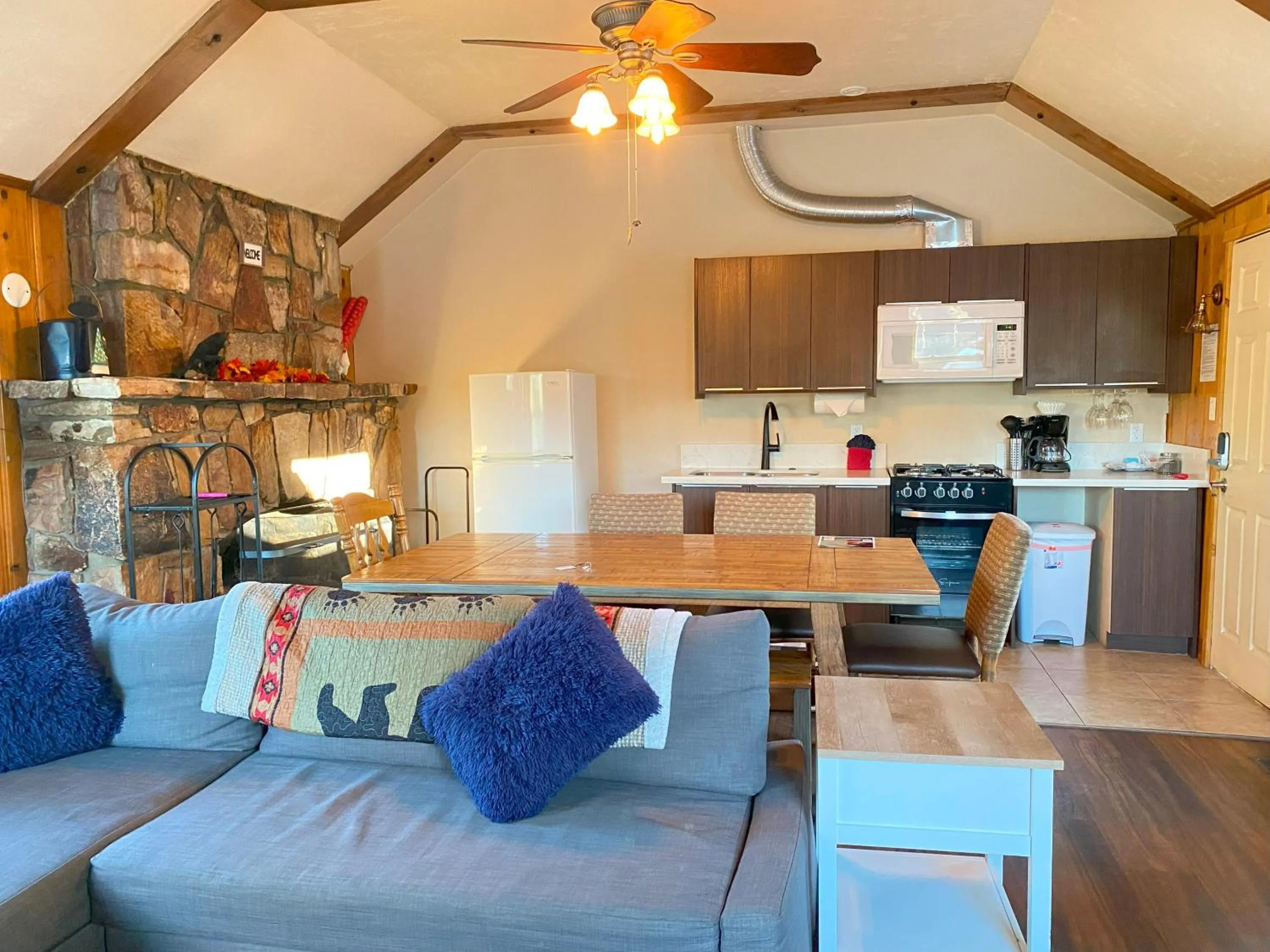 Living room in Blue Horizon Lodge