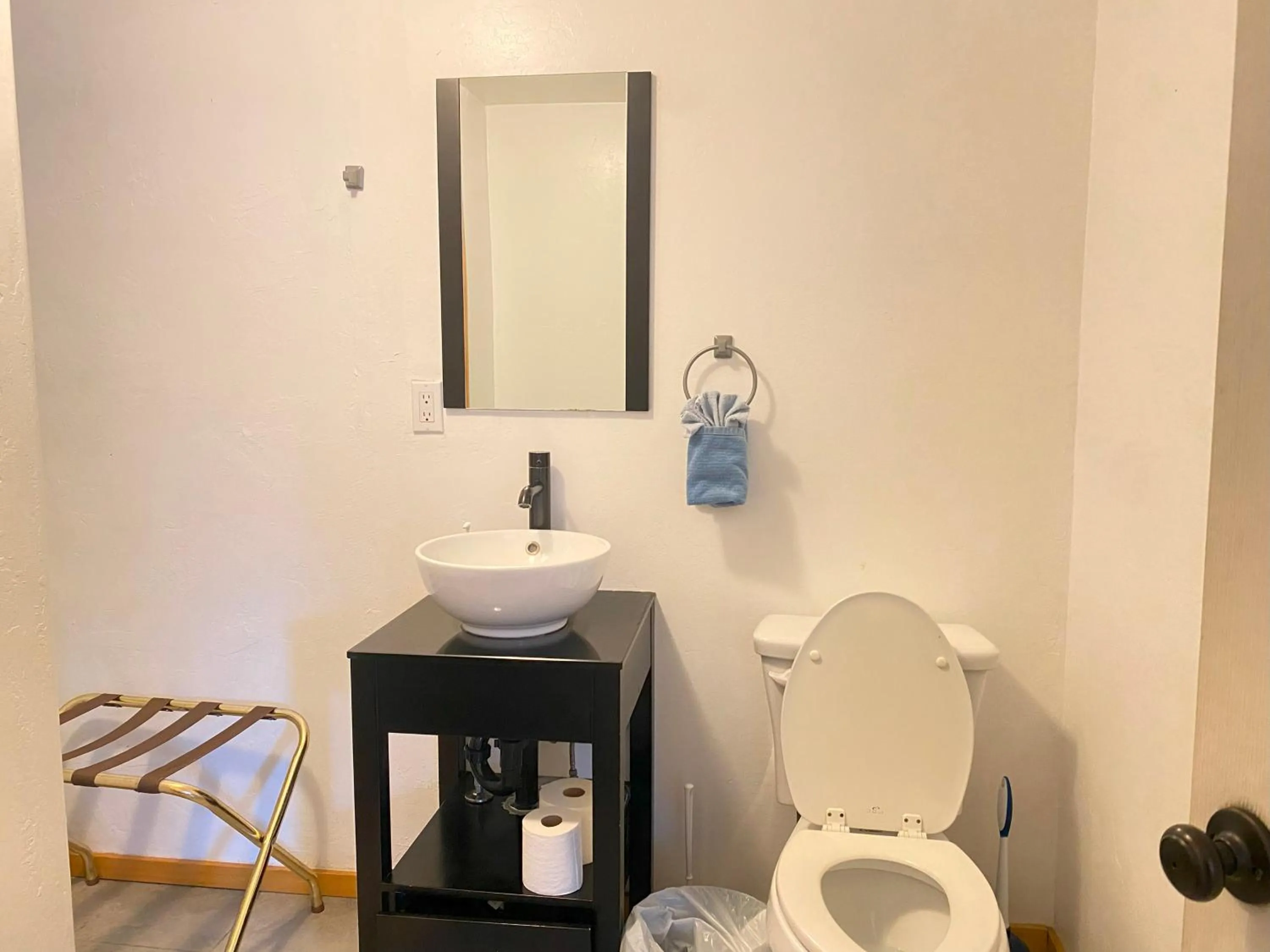 Toilet in Blue Horizon Lodge