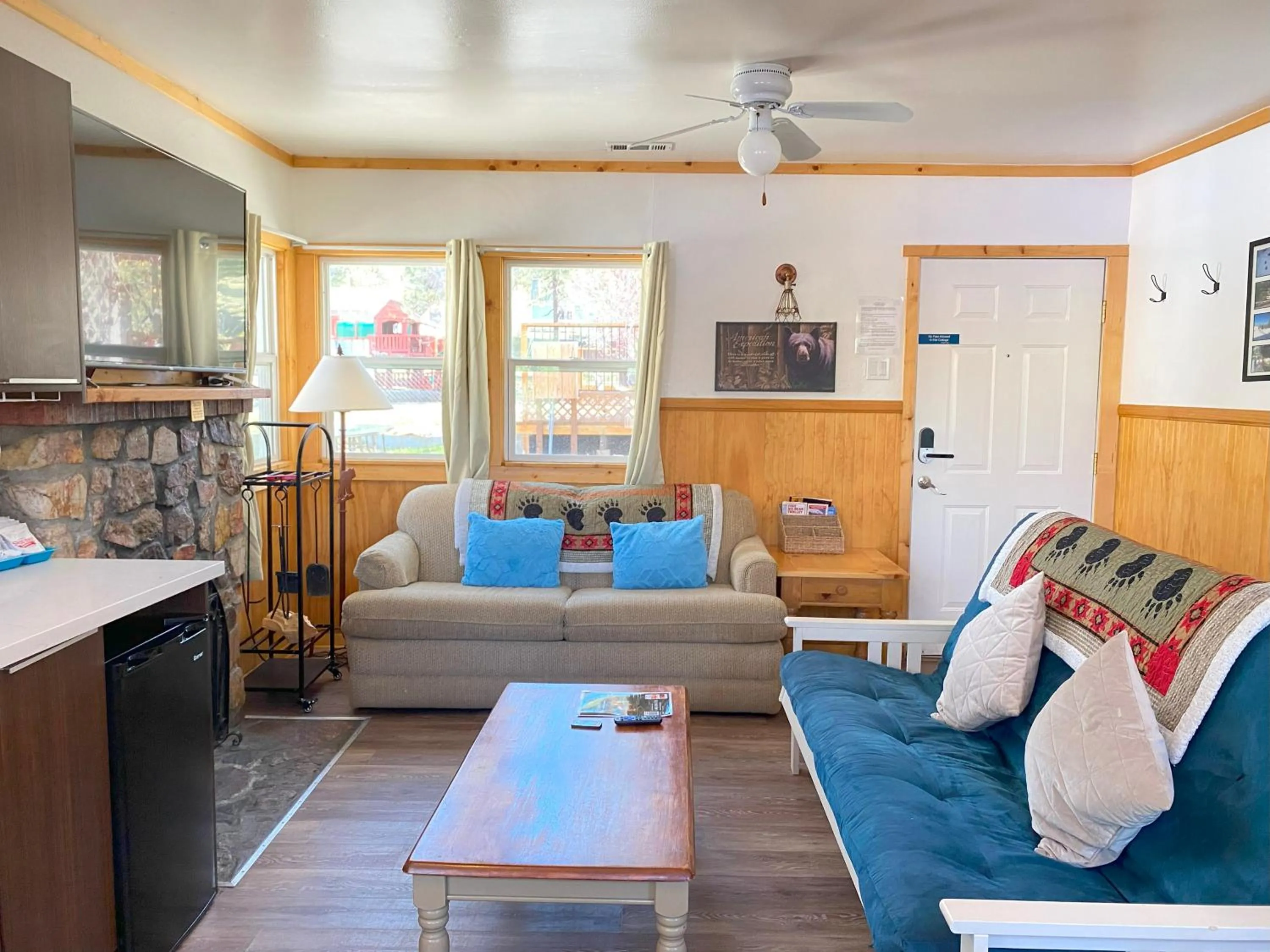 Living room in Blue Horizon Lodge