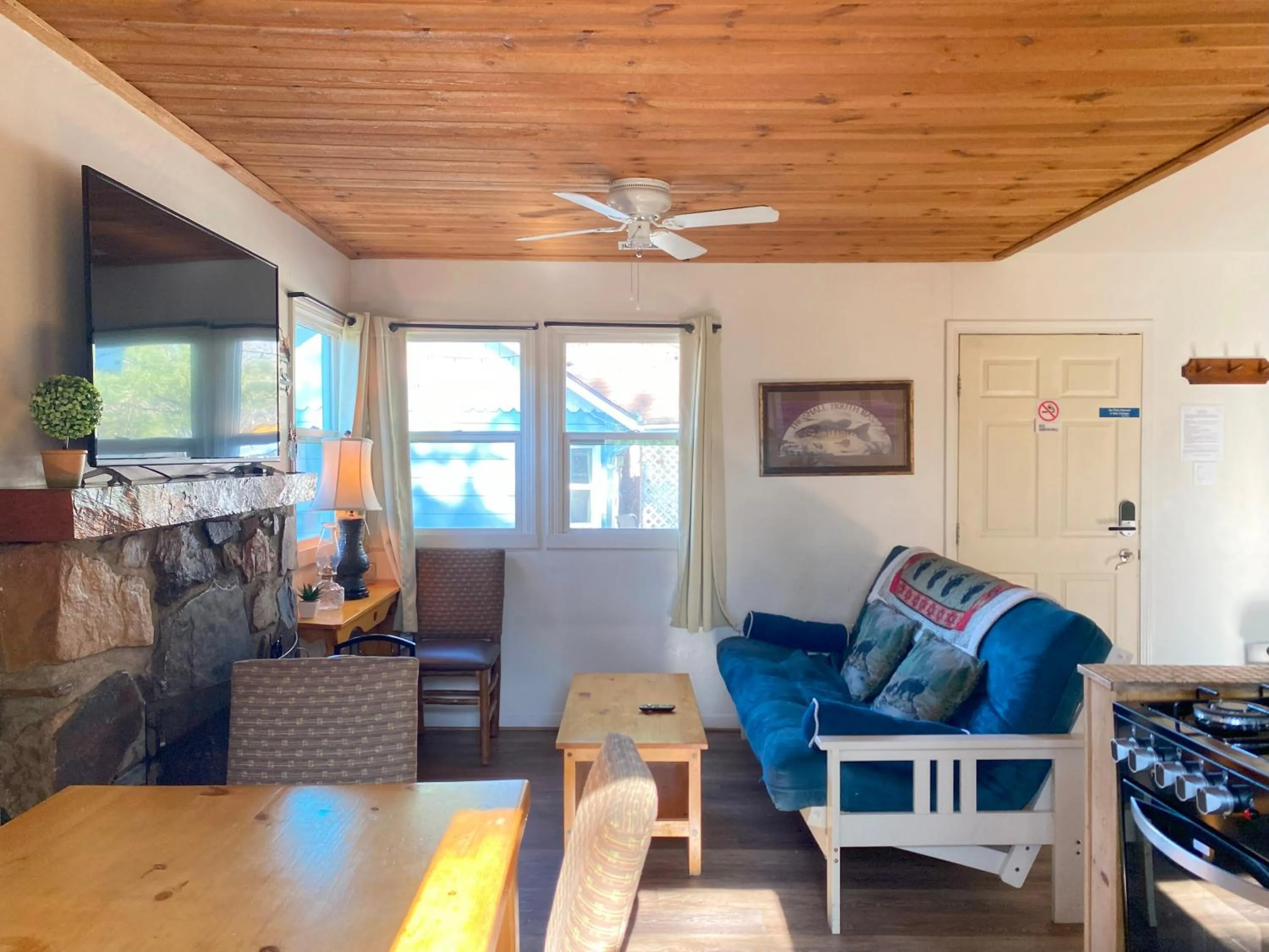 TV and multimedia in Blue Horizon Lodge