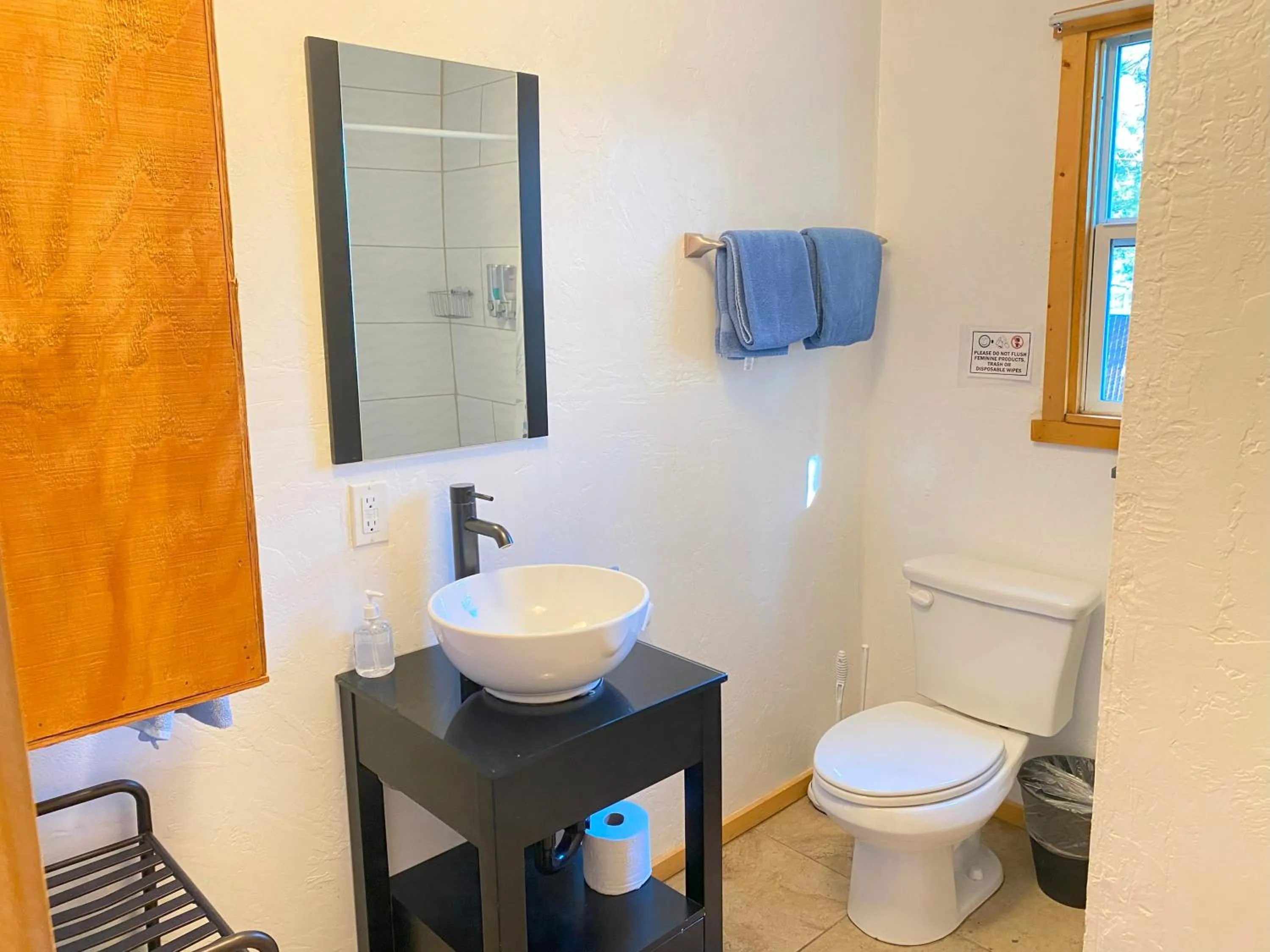 Toilet in Blue Horizon Lodge