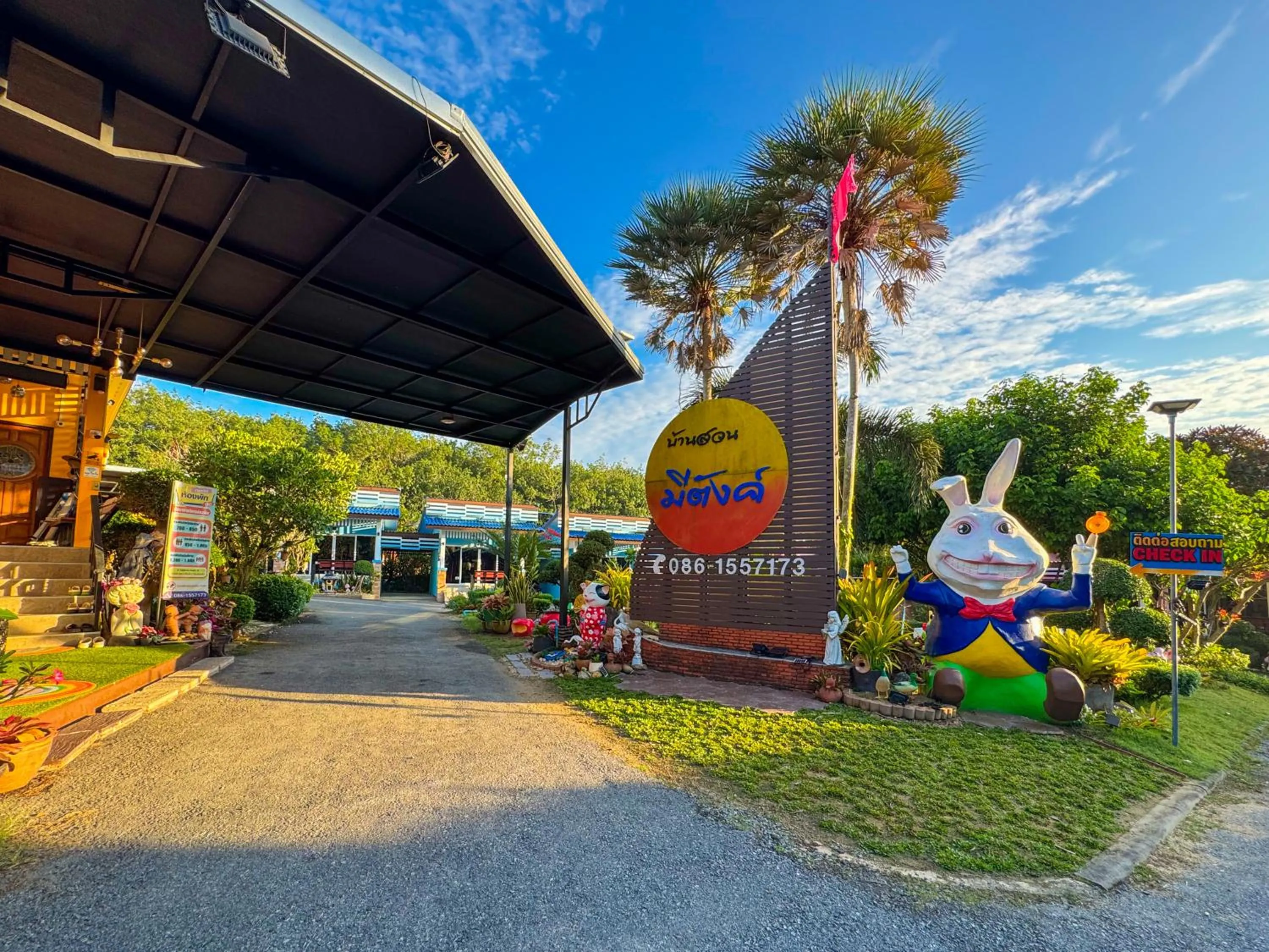 Facade/entrance in Baan Suan Mee Tang