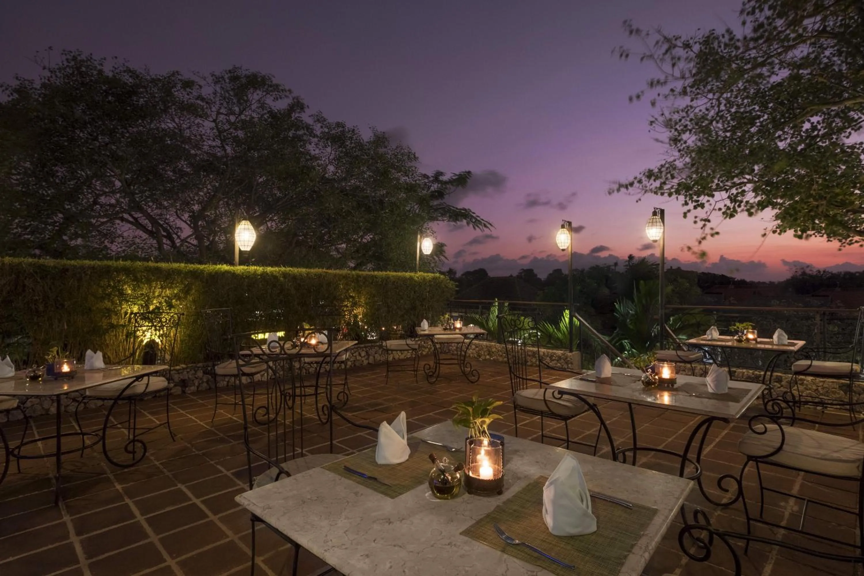 Restaurant/places to eat in Hotel Nikko Bali Benoa Beach