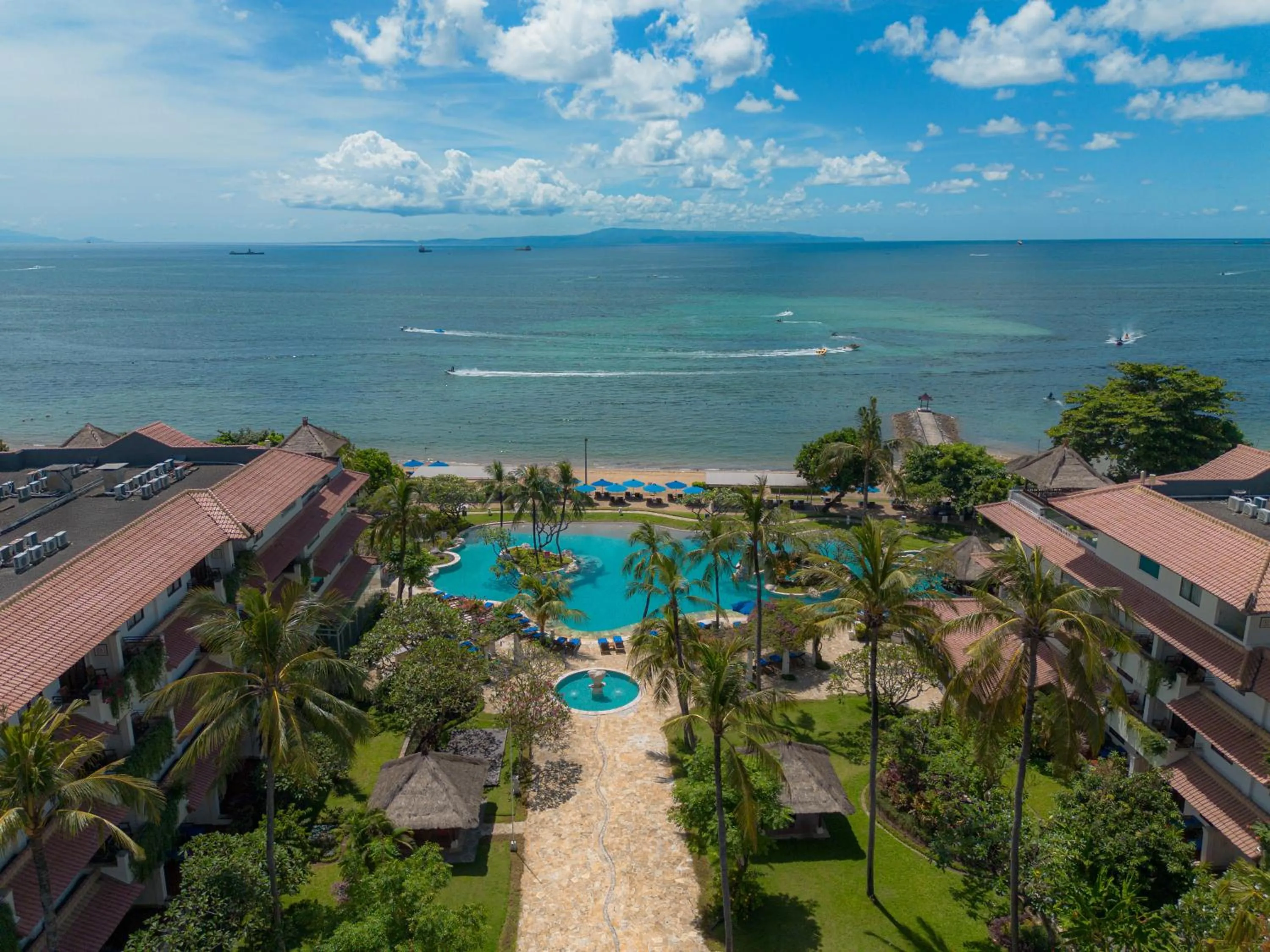 Swimming pool in Hotel Nikko Bali Benoa Beach
