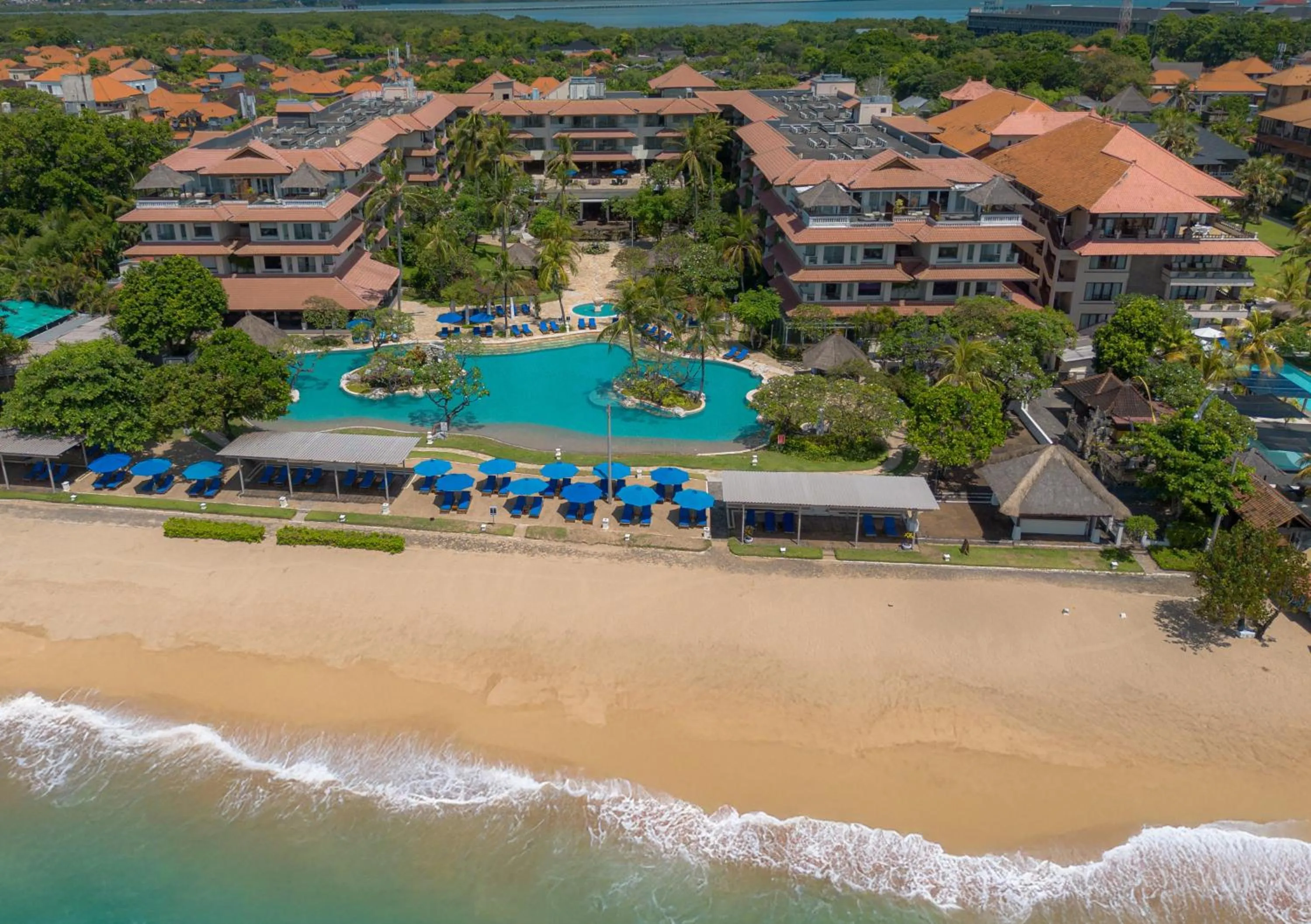 Swimming pool in Hotel Nikko Bali Benoa Beach