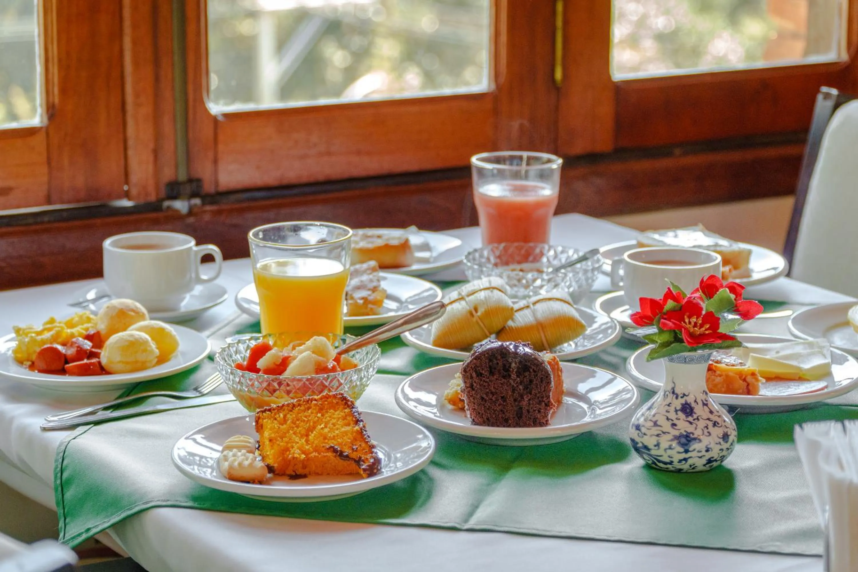 Food and drinks in VELINN Recanto das Hortencias Hotel