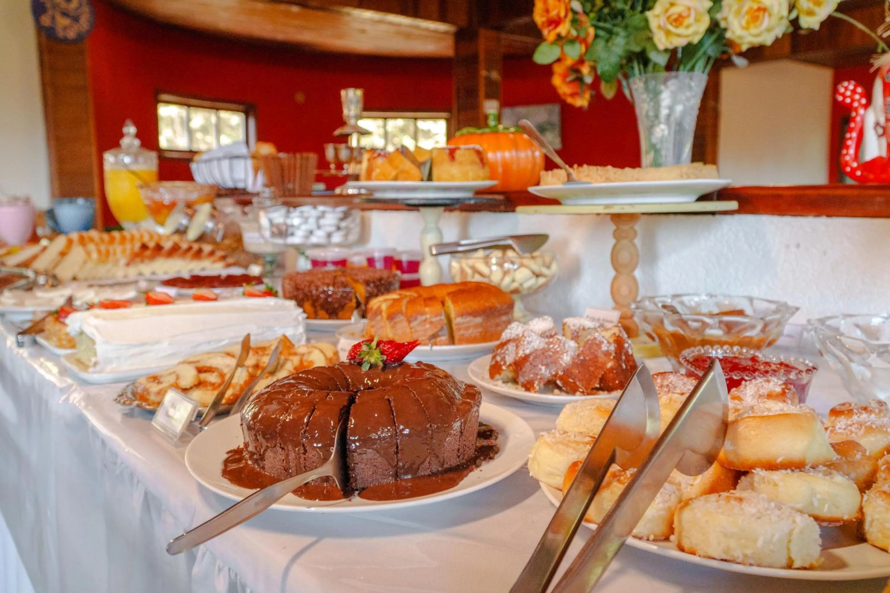 Food and drinks in VELINN Recanto das Hortencias Hotel