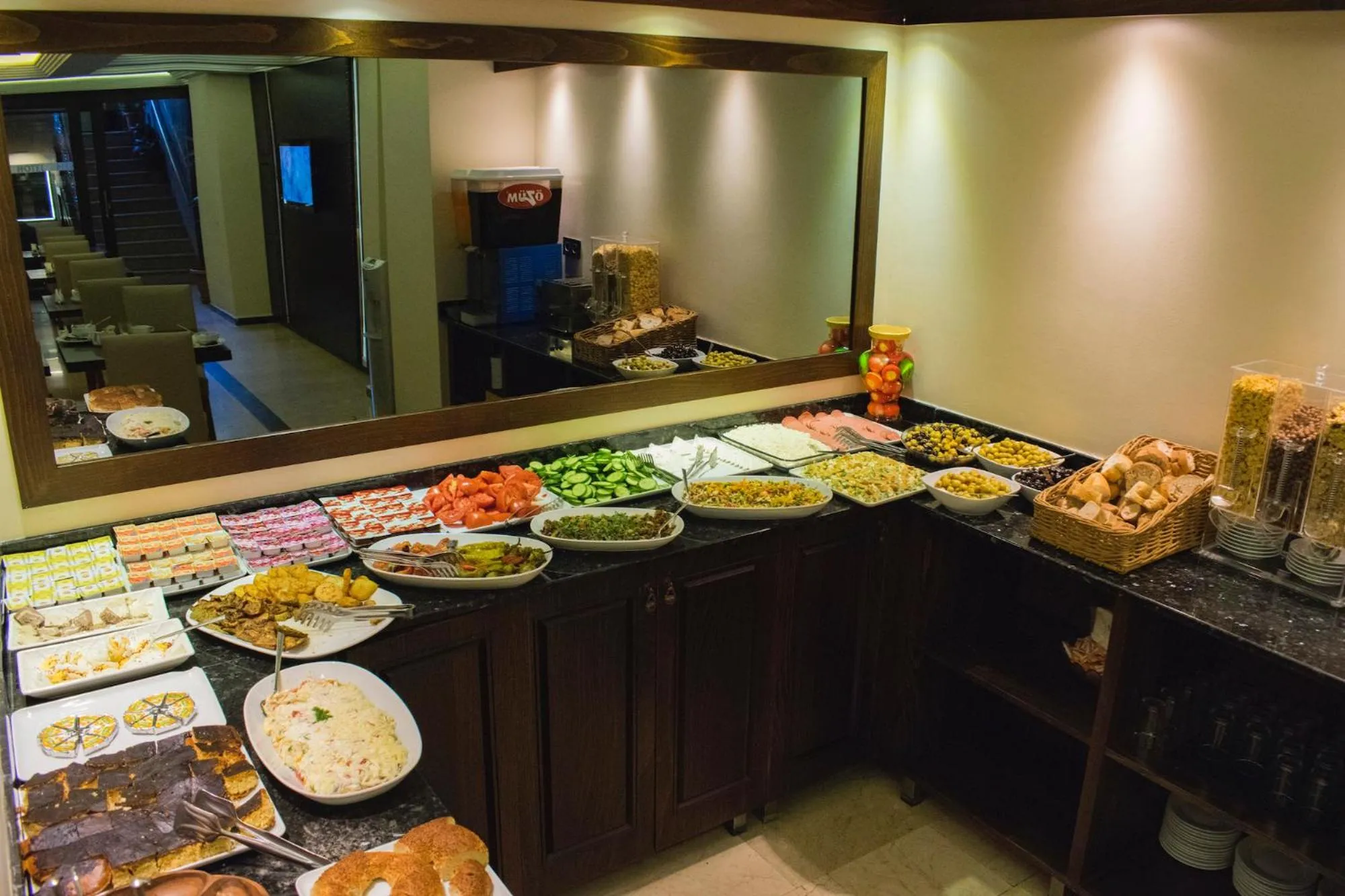 Restaurant/places to eat in Mekke Hotel Istanbul