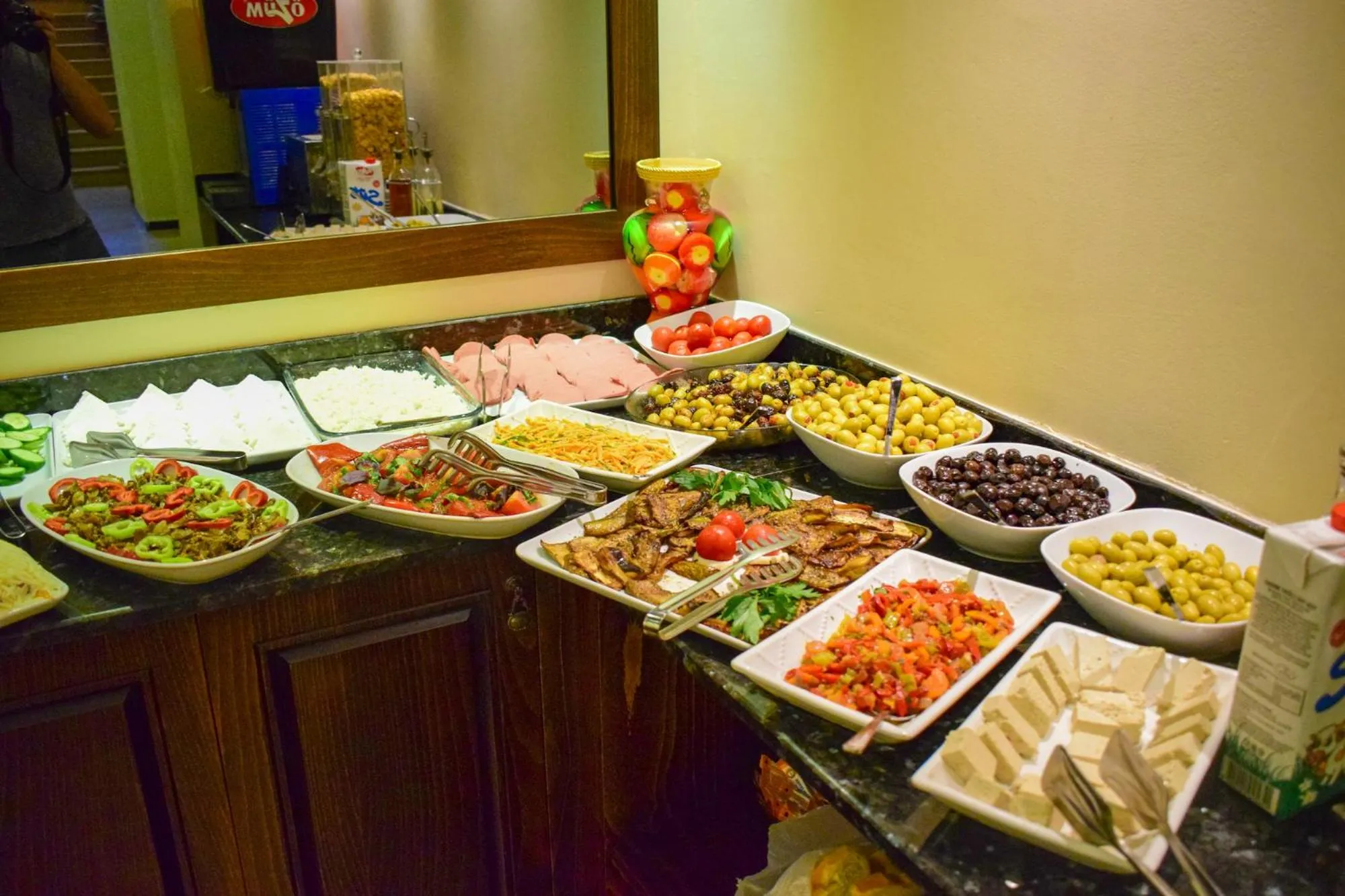 Food and drinks in Mekke Hotel Istanbul