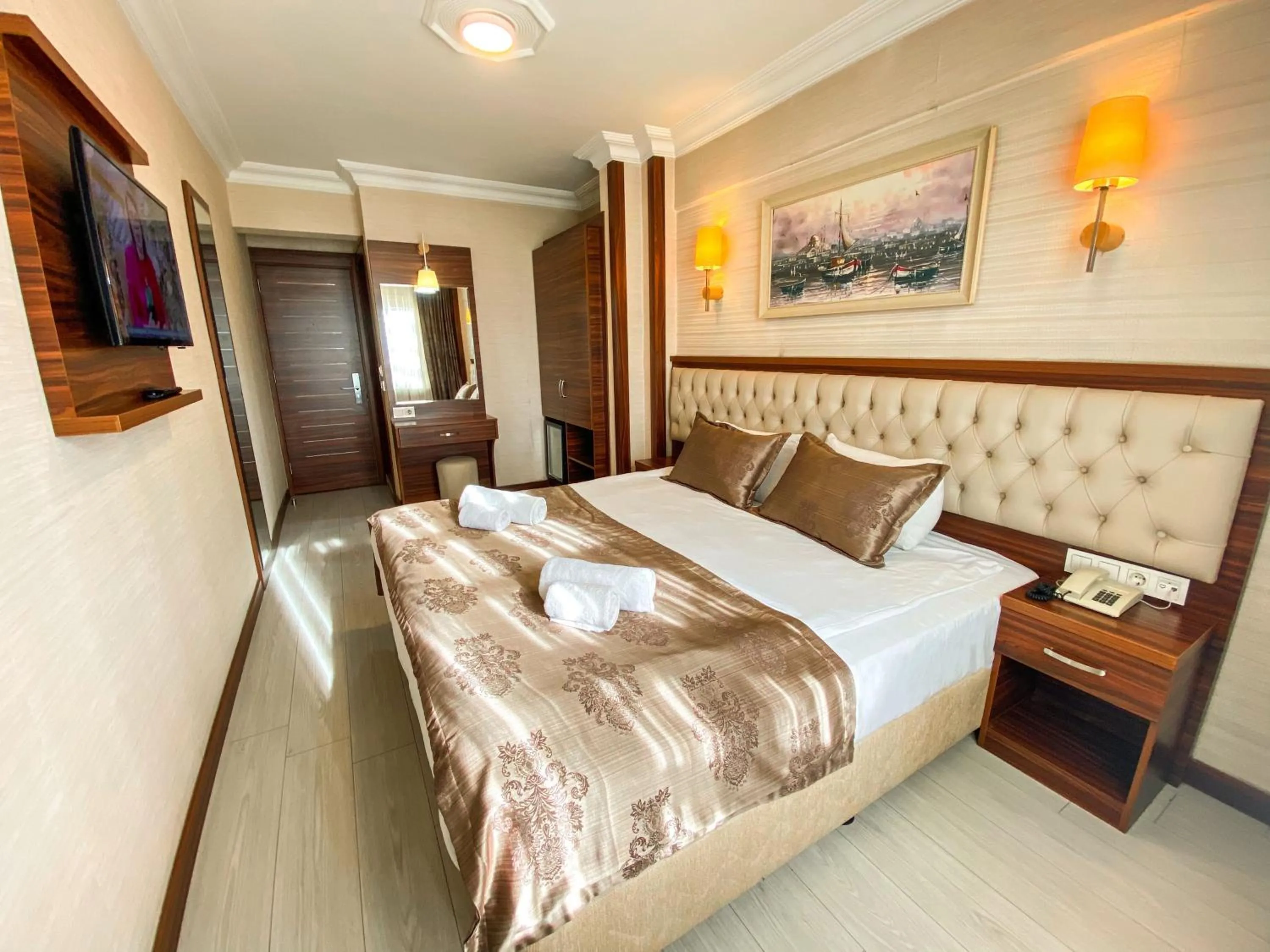 Photo of the whole room, Bed in Mekke Hotel Istanbul