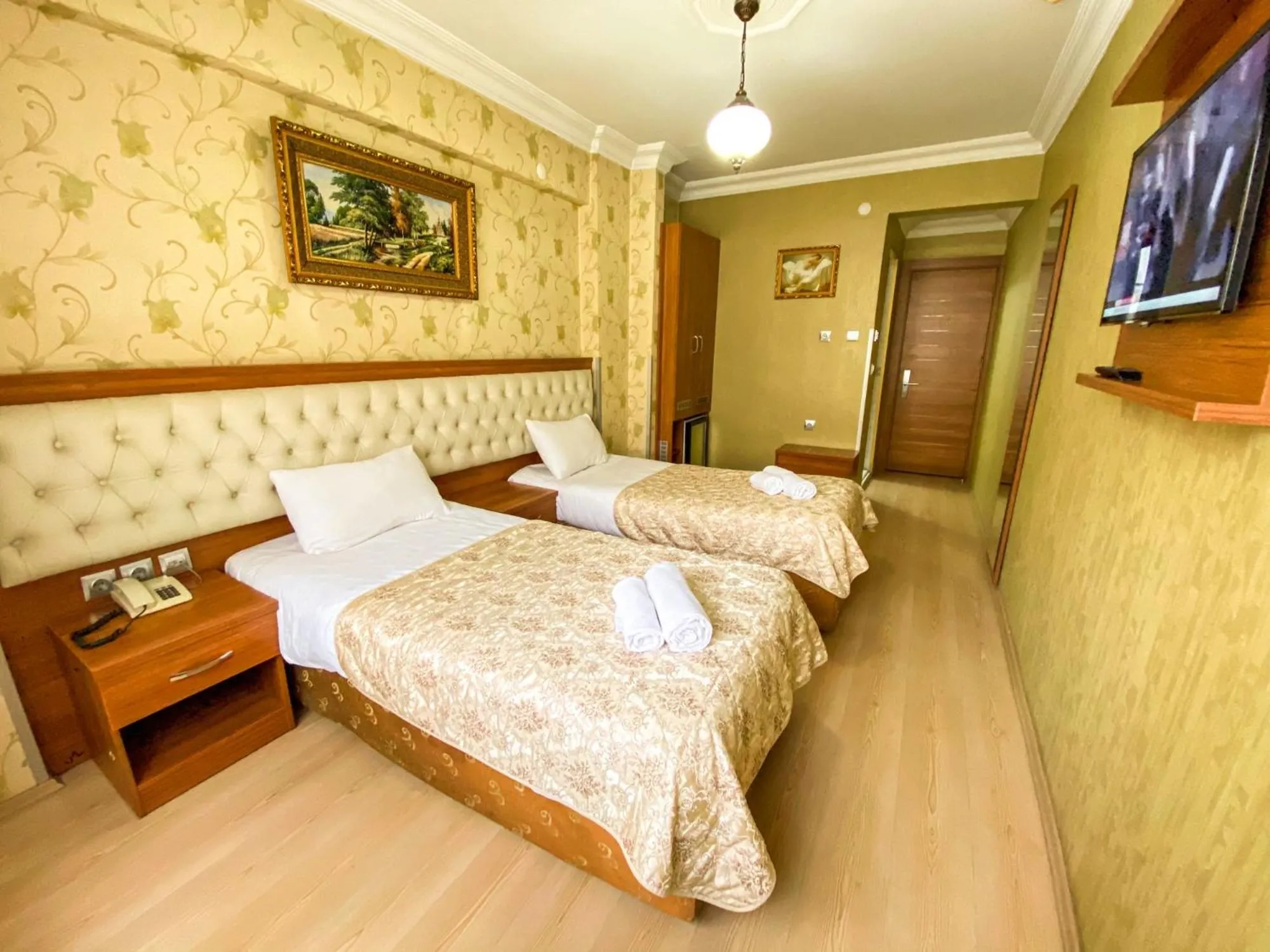 Photo of the whole room, Bed in Mekke Hotel Istanbul