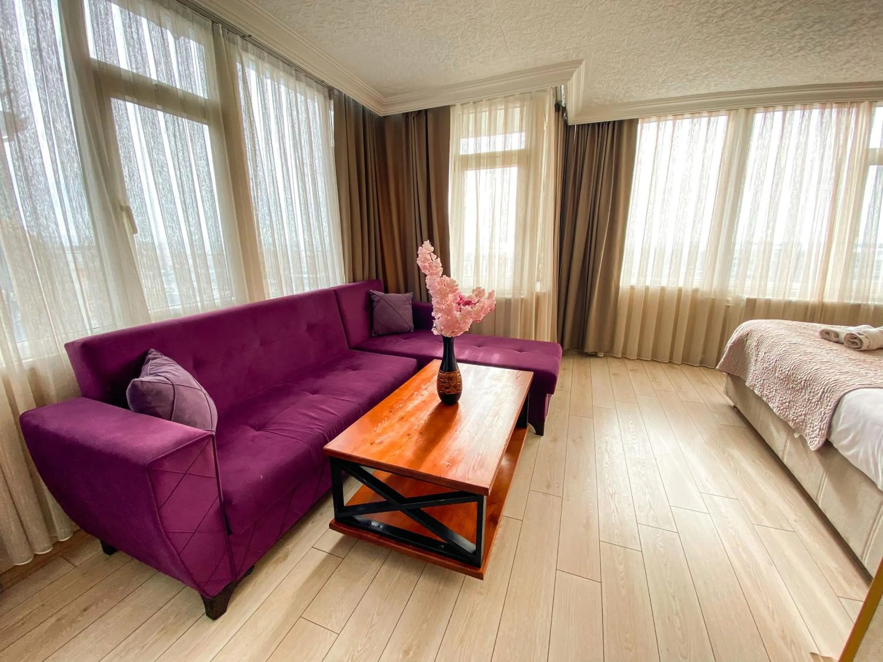 Seating area, Bed in Mekke Hotel Istanbul