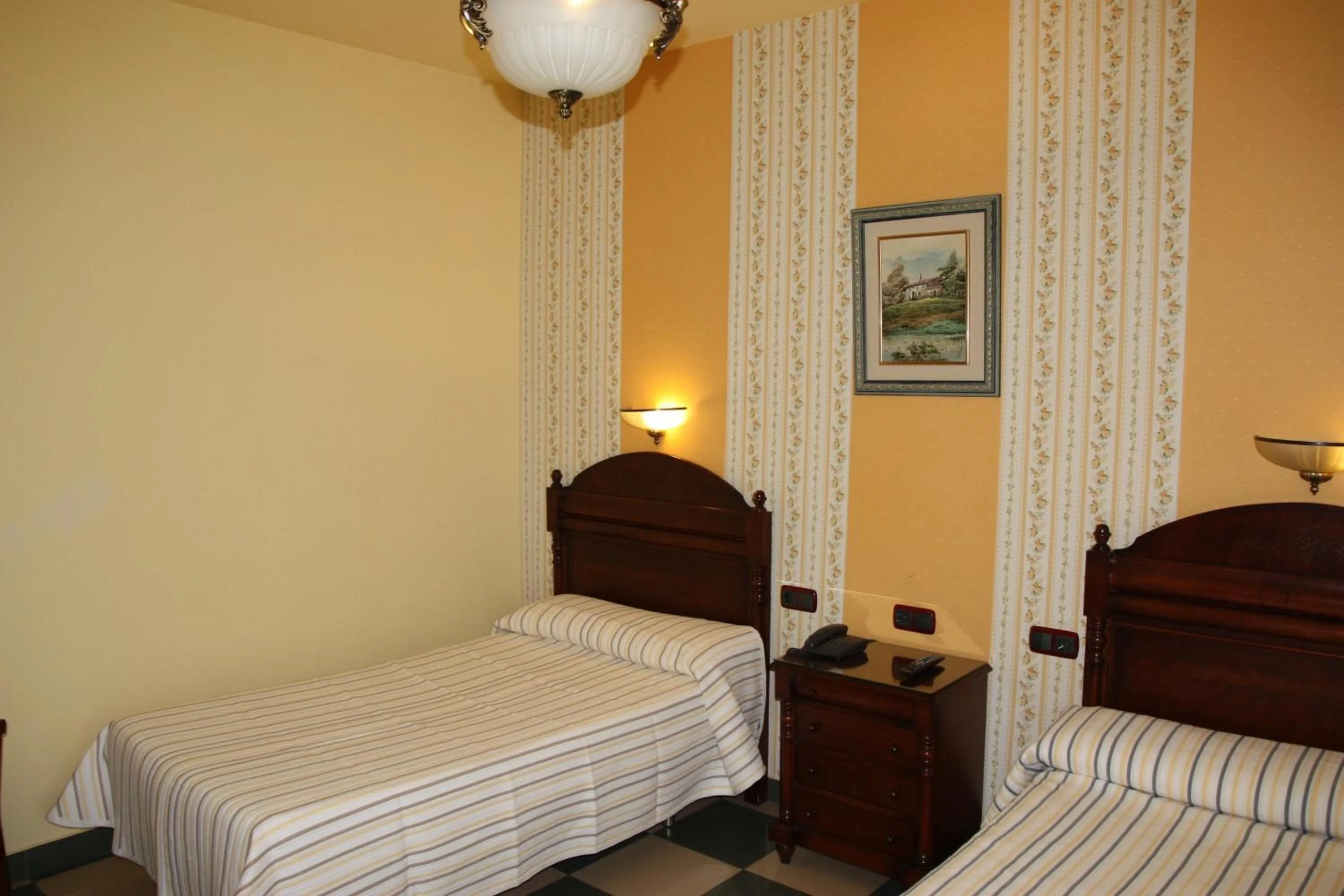 Bedroom, Bed in Hotel Frijon