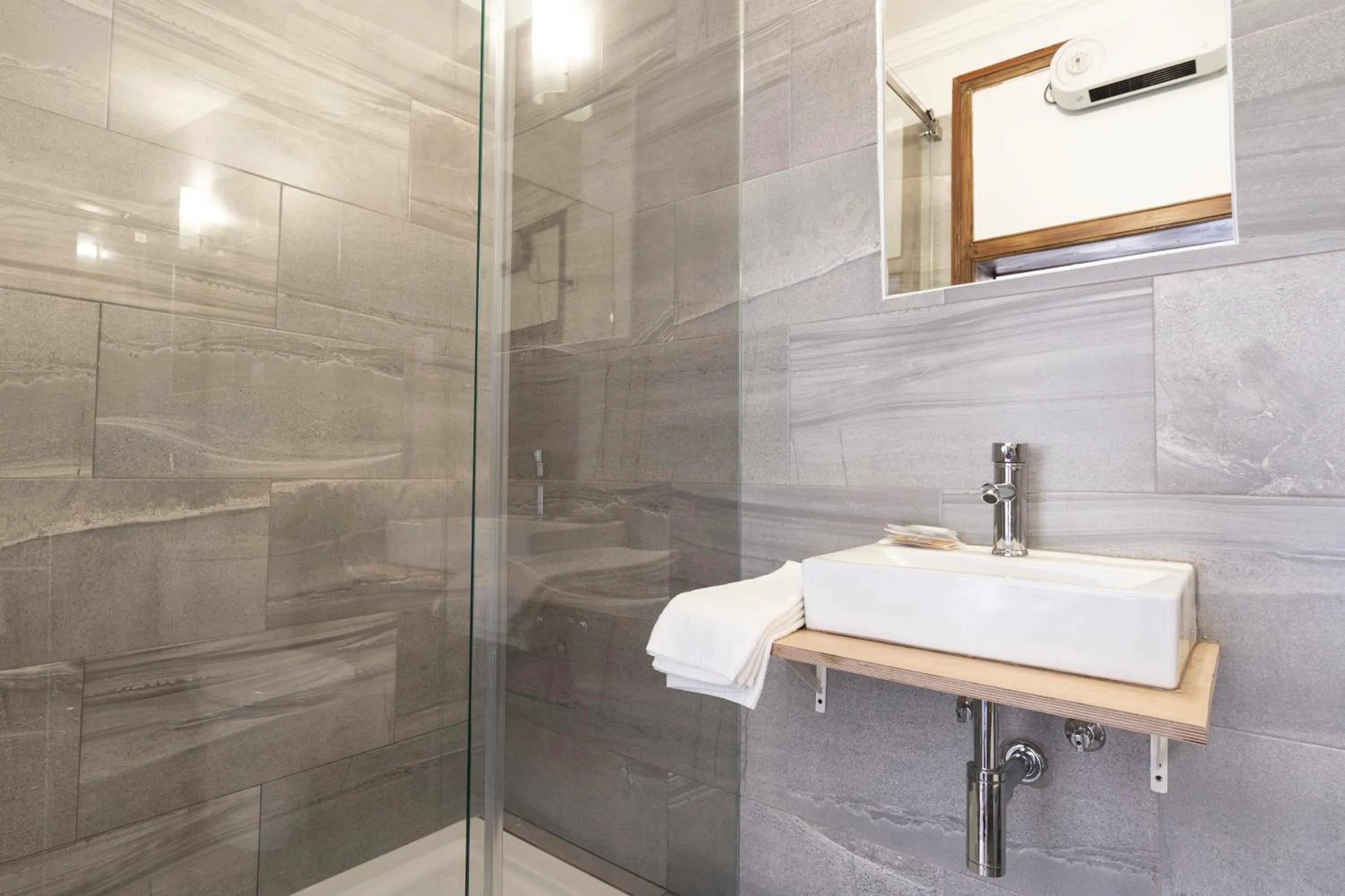 Bathroom in Burgos Guest House