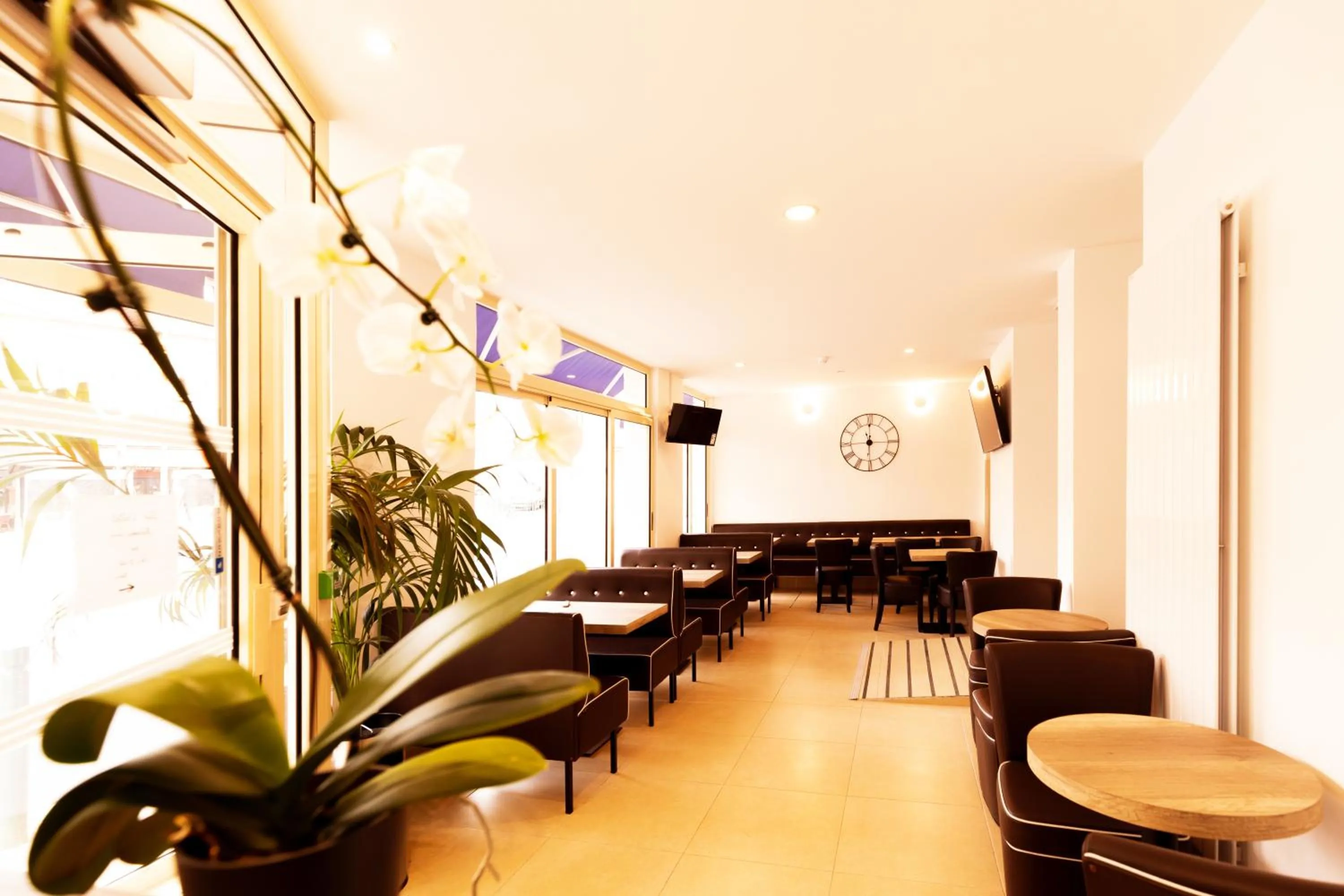 Restaurant/Places to Eat in Le Theatre