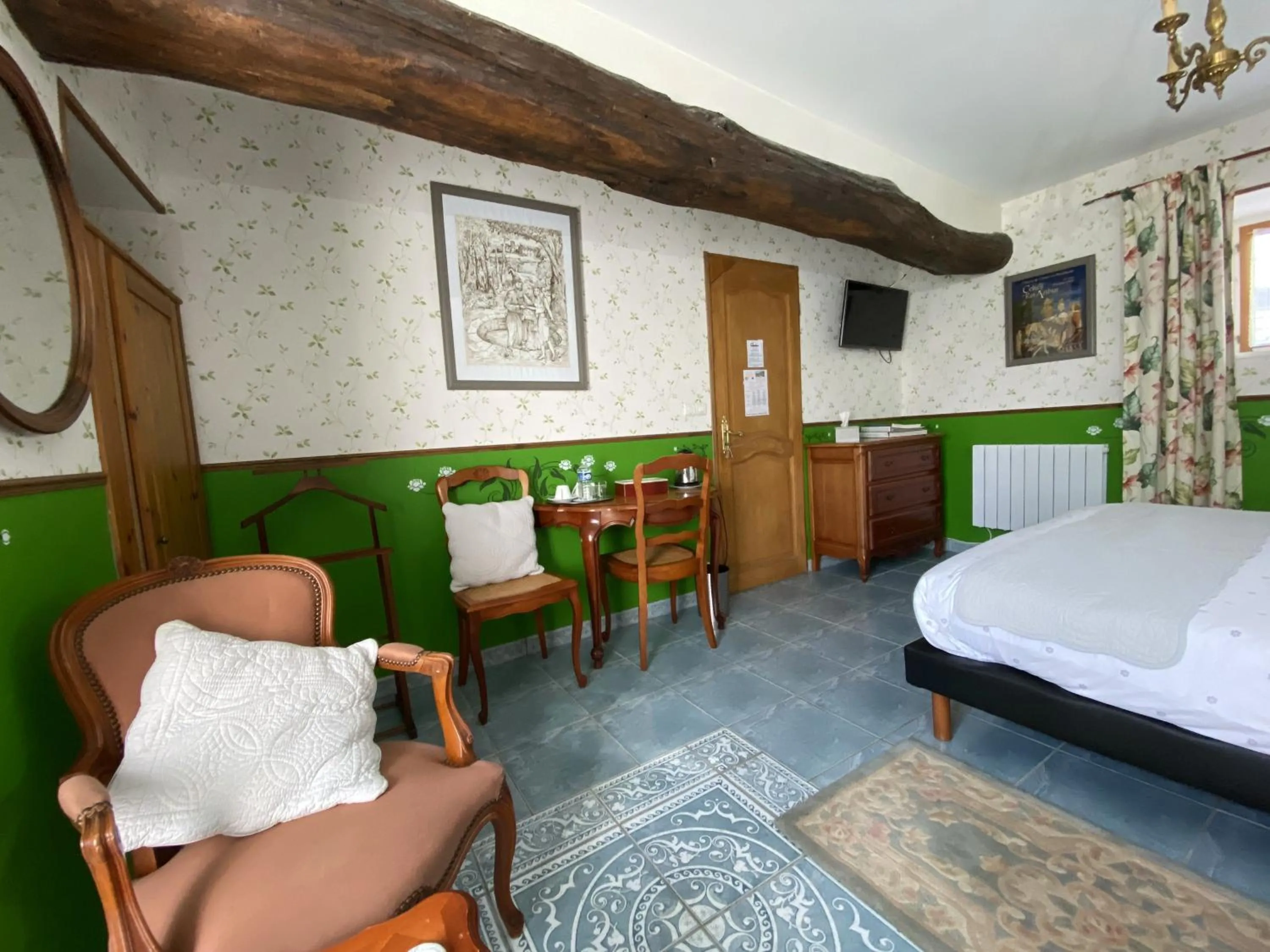Photo of the whole room, Bed in Le clos du Tay