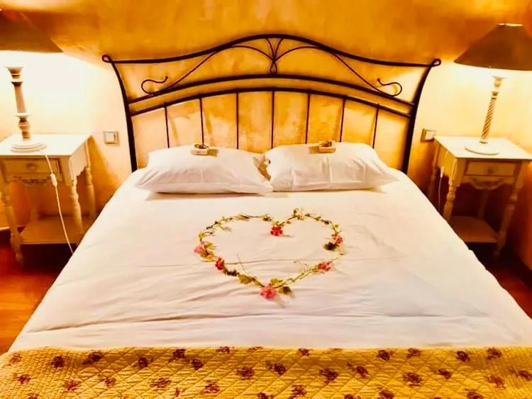 Bed in Hôtel Le Troubadour à Rocamadour