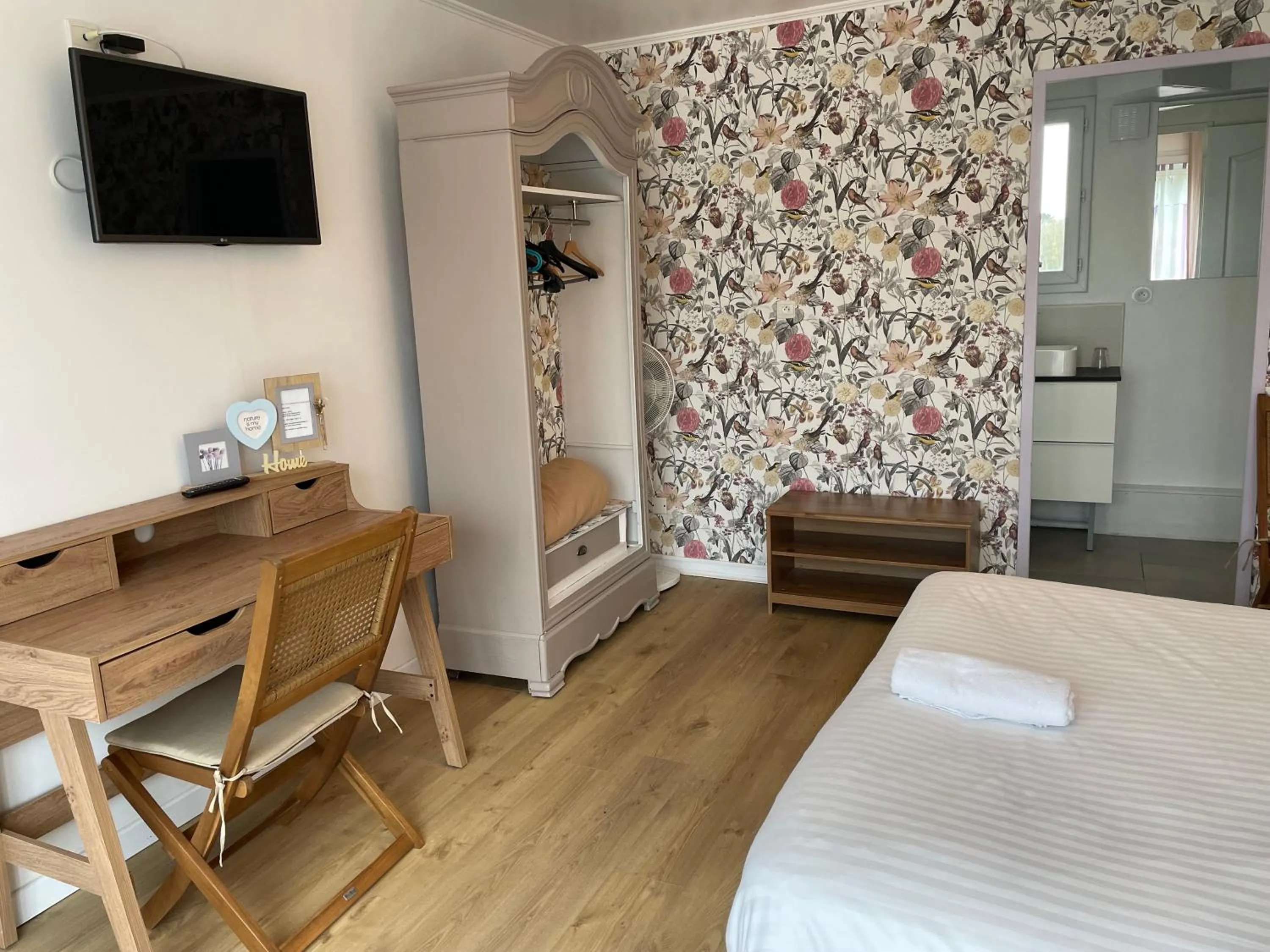 Photo of the whole room, Bed in Manoir de la Houlette