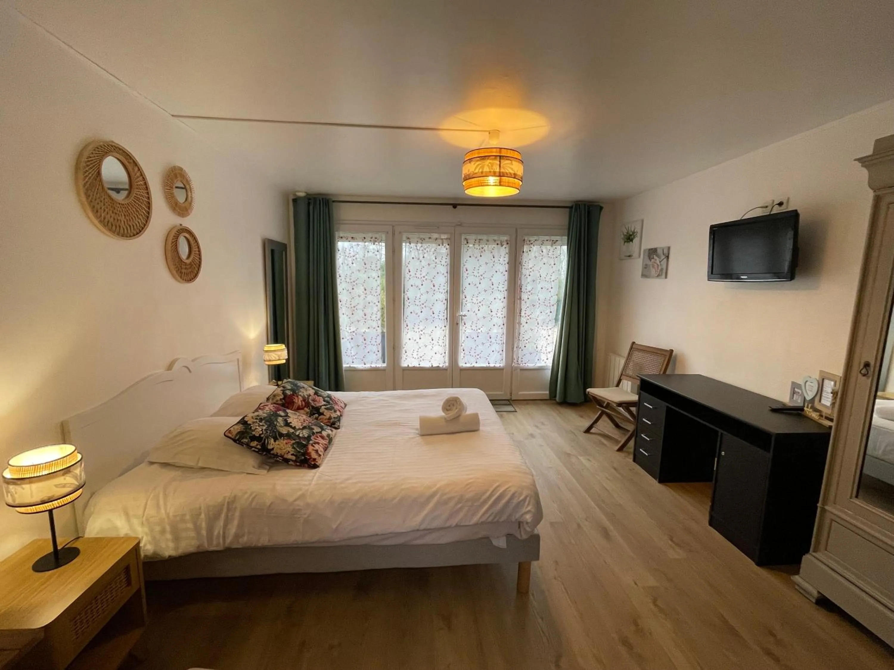 Photo of the whole room, Bed in Manoir de la Houlette