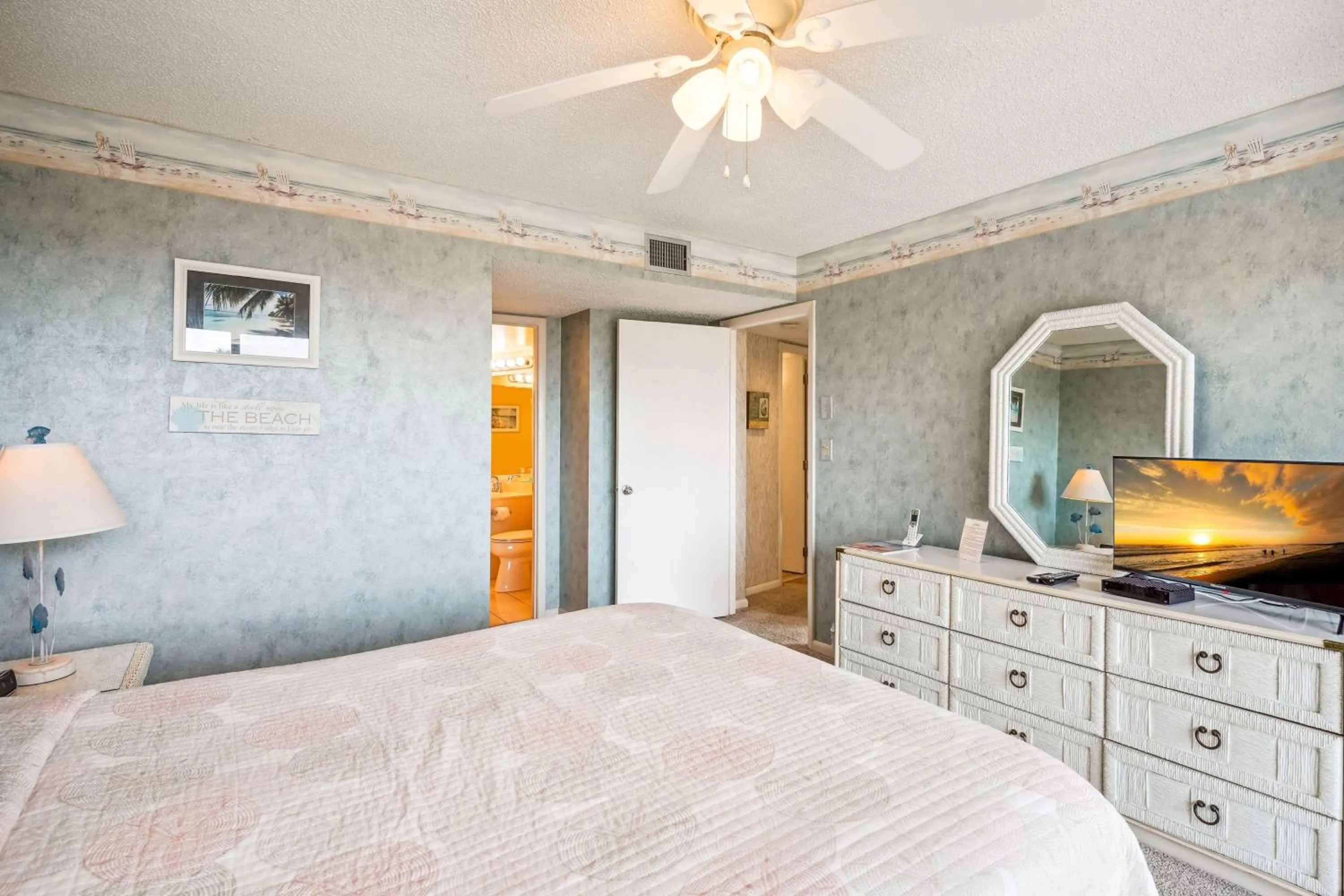 Bed in Land's End 1-307 Gulf View