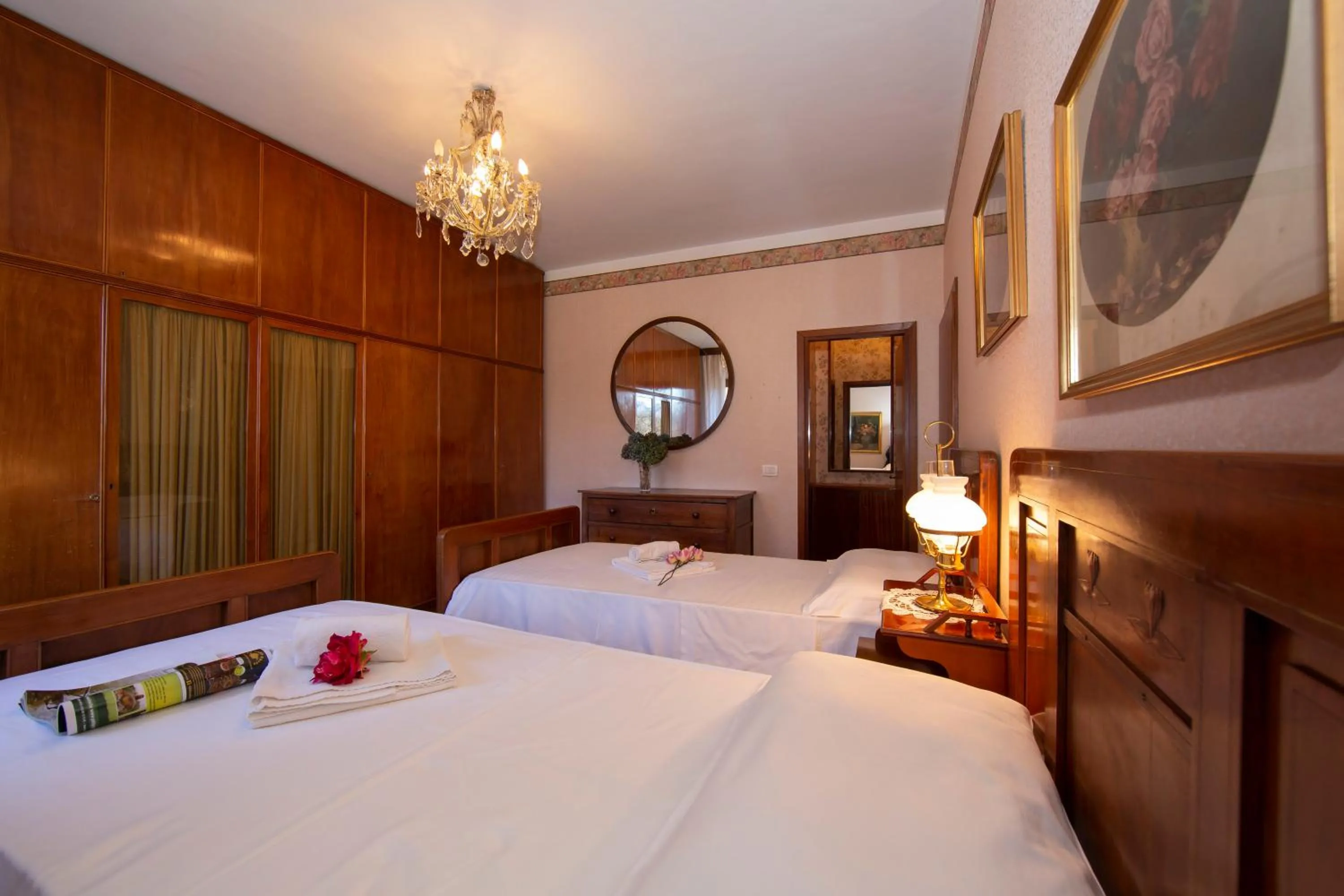 Bedroom, Bed in Villa La Verbanina Private Garden - Happy Rentals