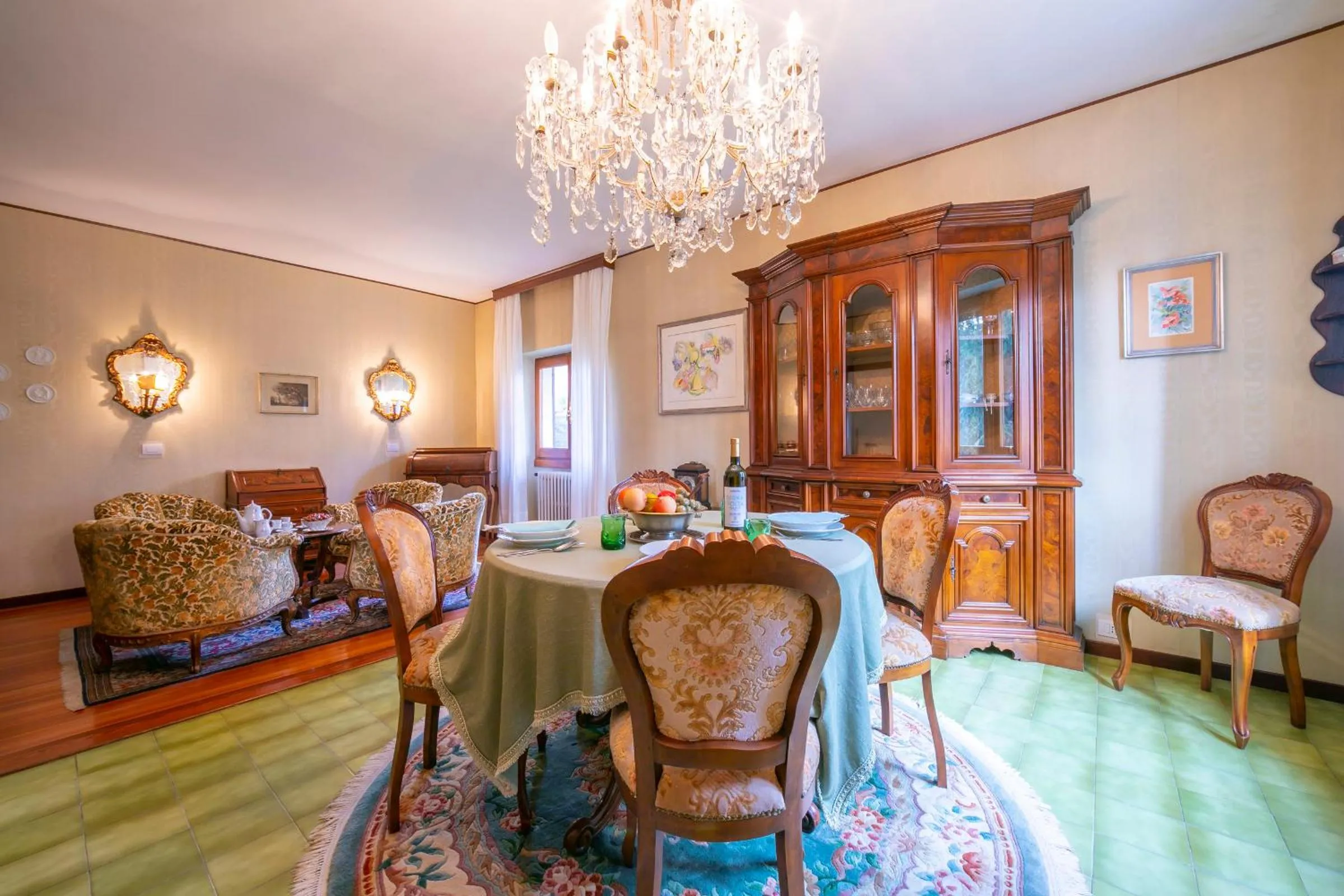 Dining area in Villa La Verbanina Private Garden - Happy Rentals