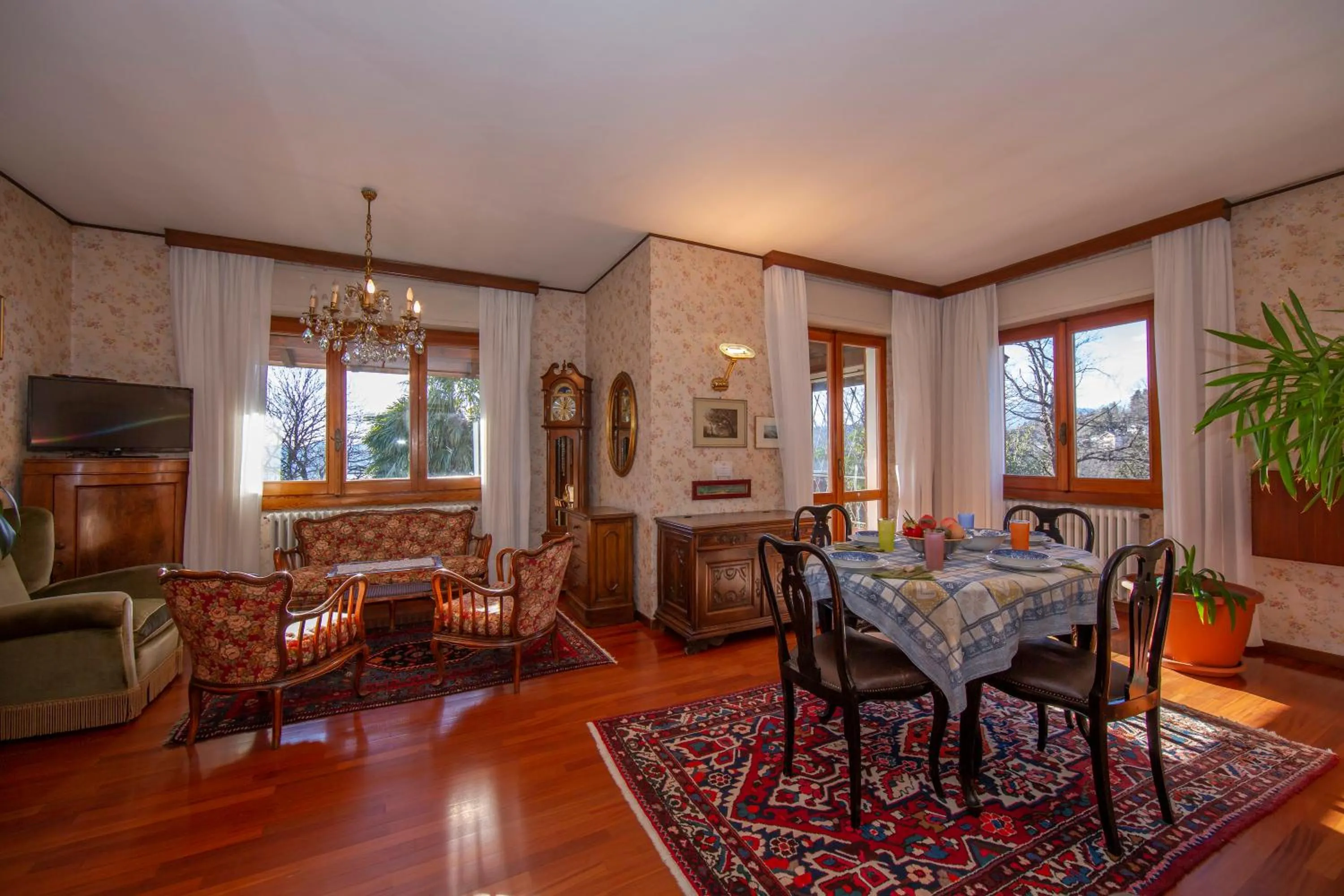 Living room in Villa La Verbanina Private Garden - Happy Rentals