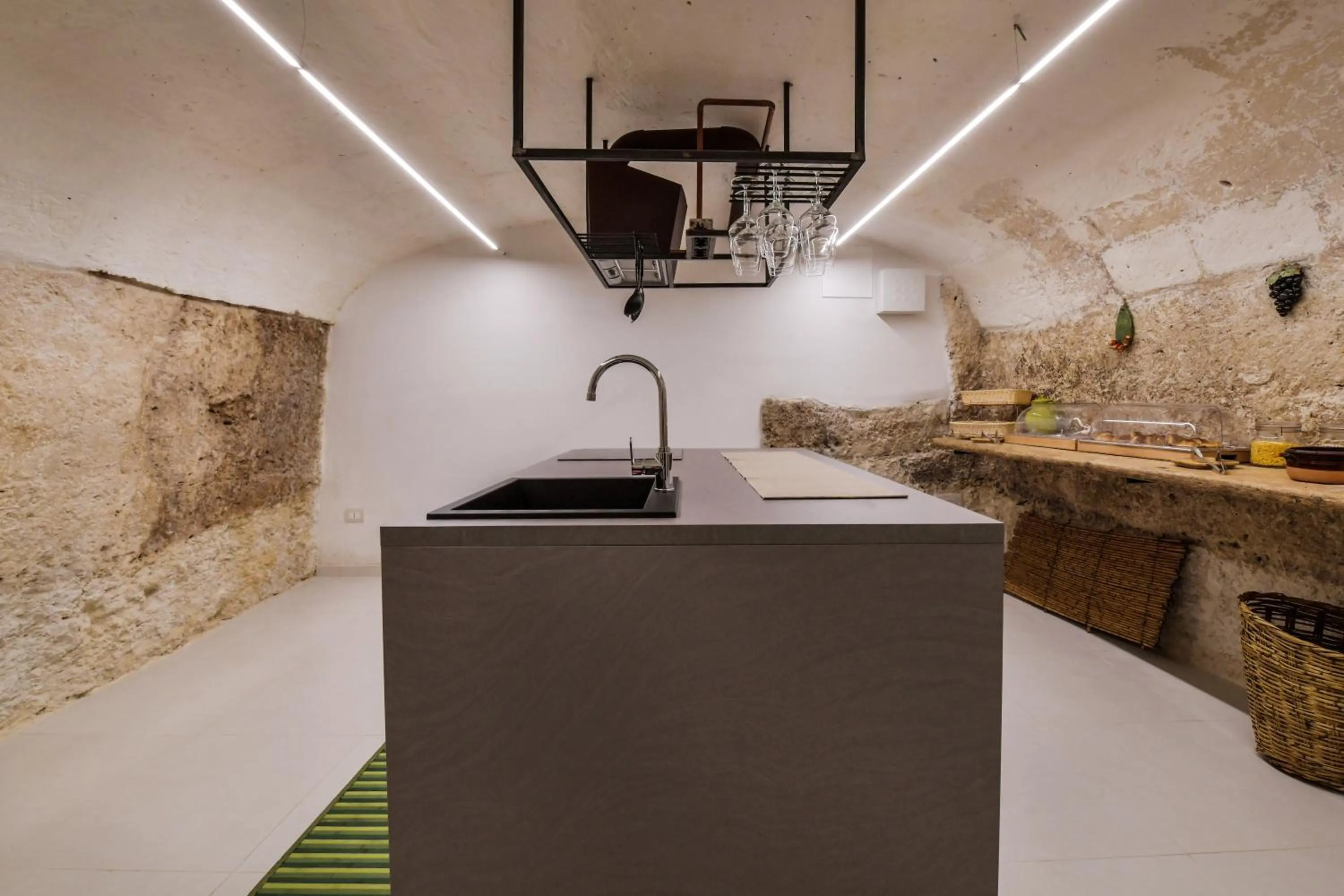 Communal kitchen in Casa Magadè B&B