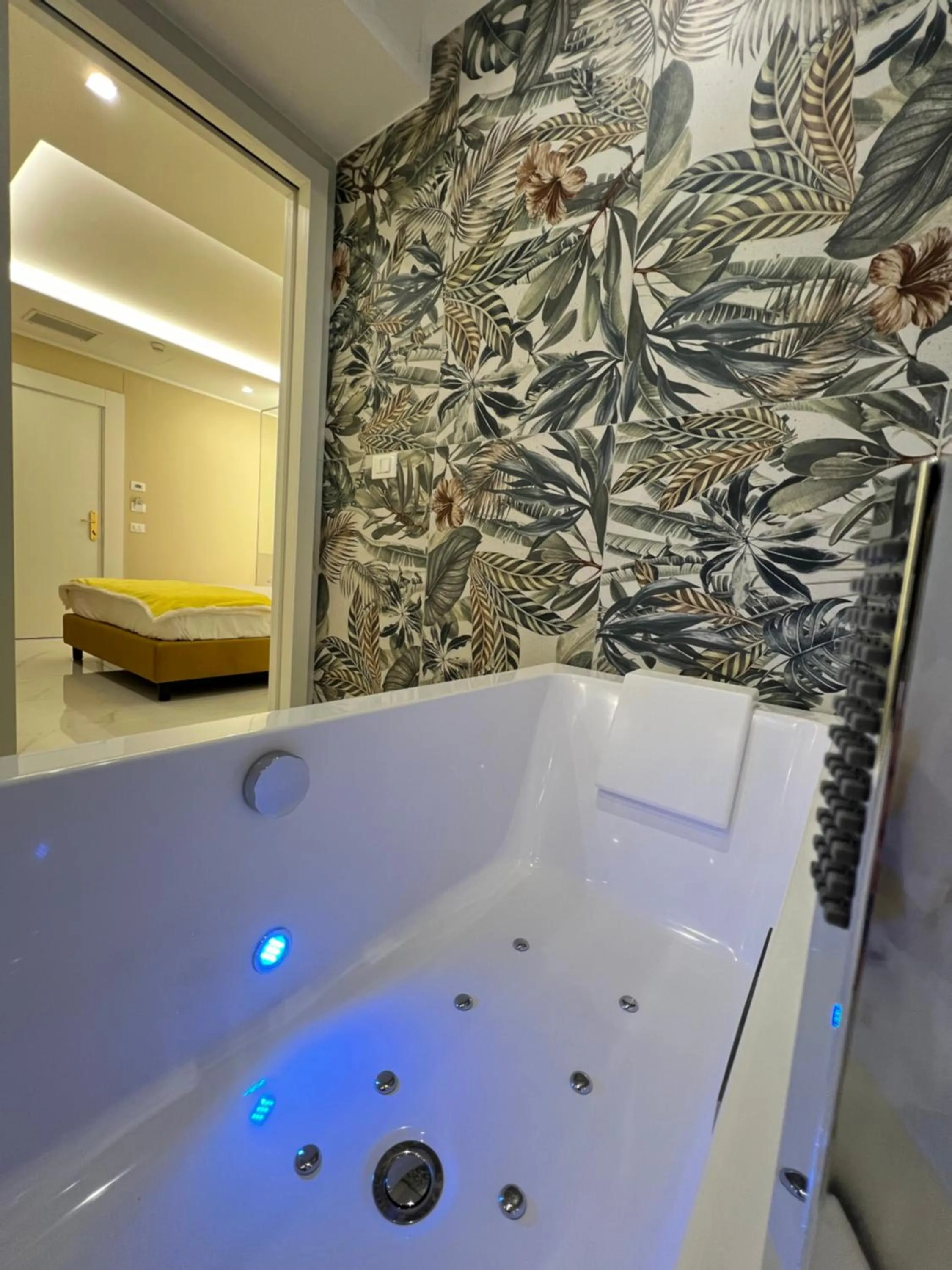 Hot Tub in Hotel Smeraldo