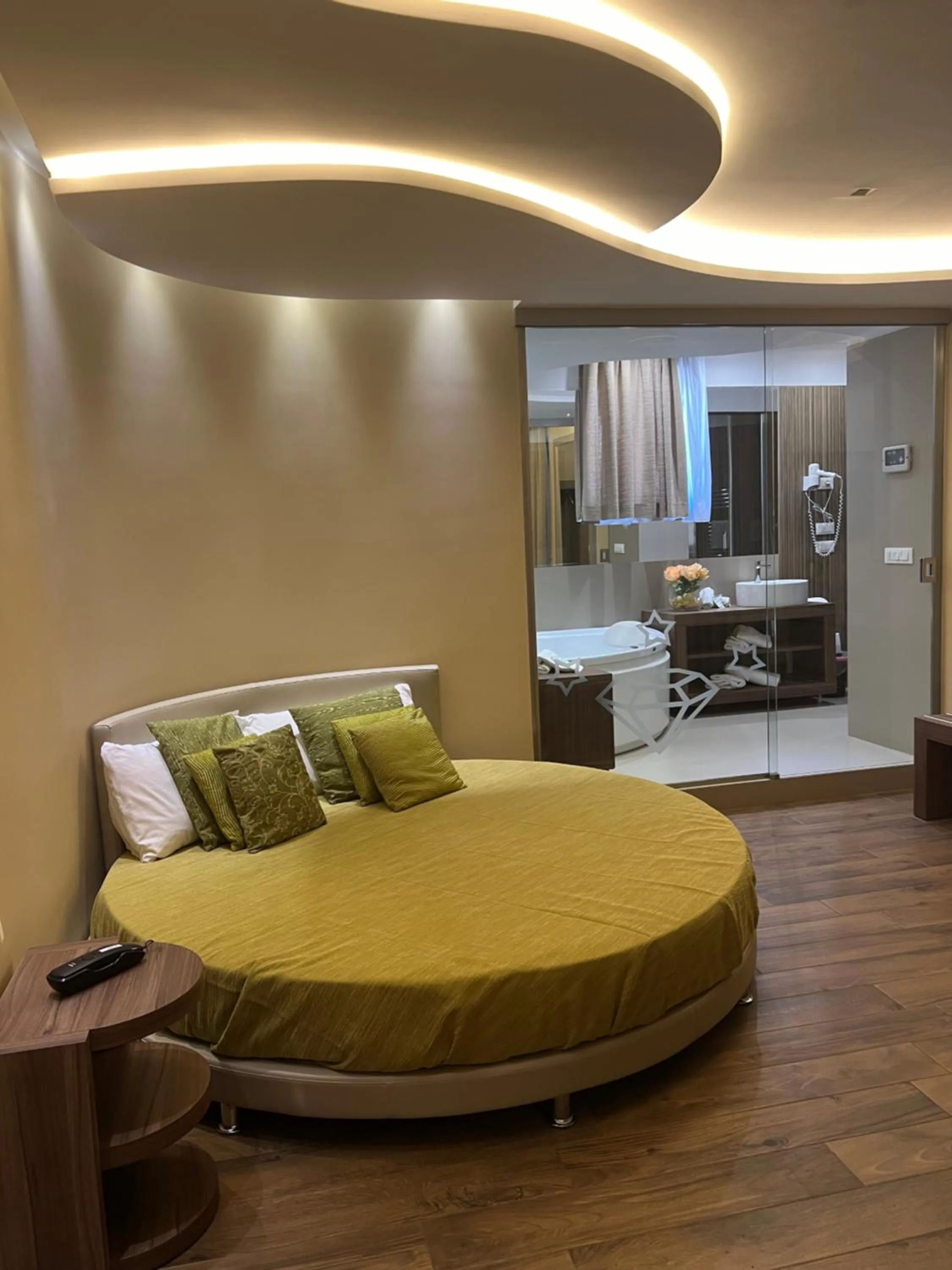 Bedroom, Bed in Hotel Smeraldo