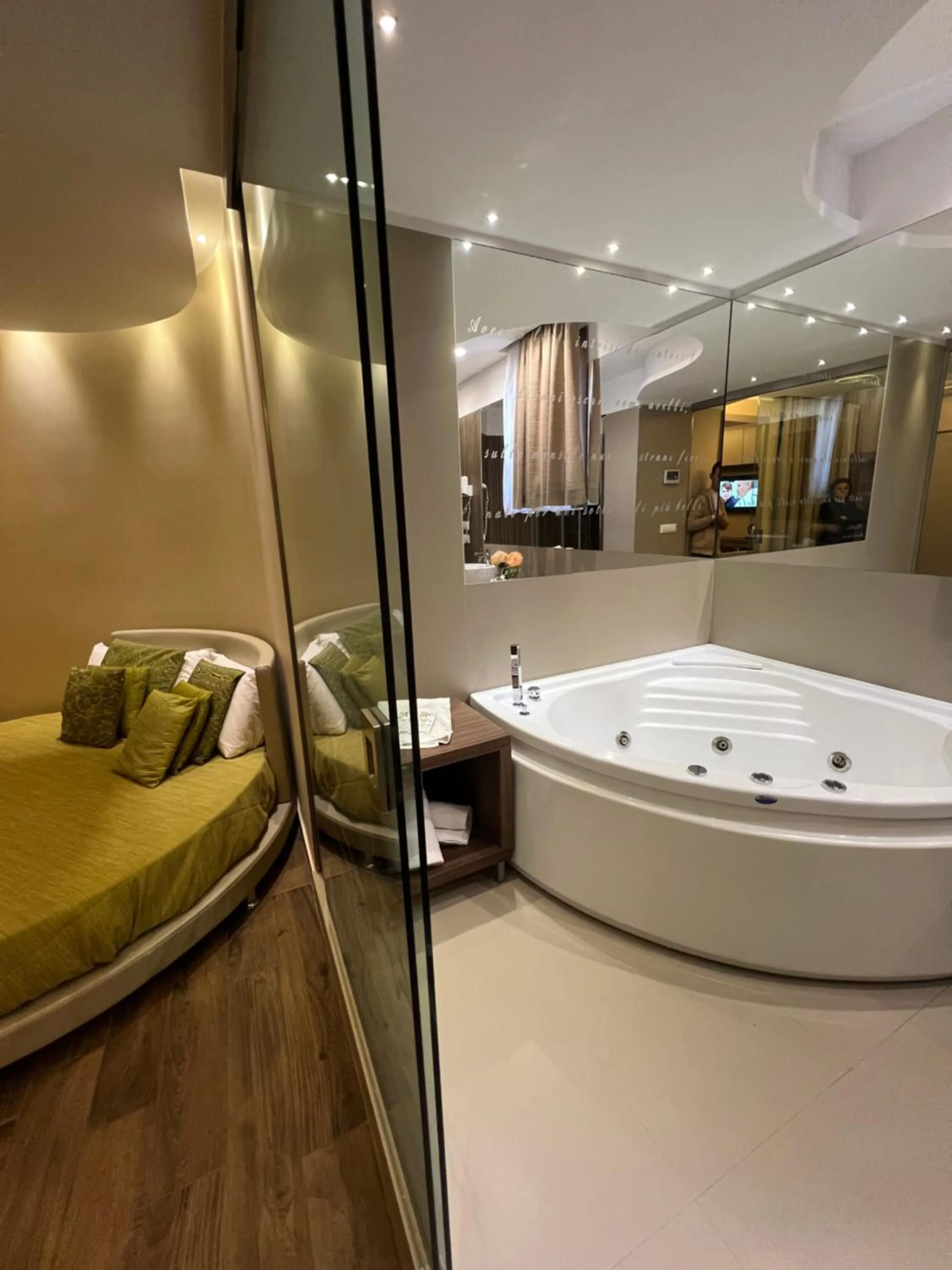 Hot Tub in Hotel Smeraldo