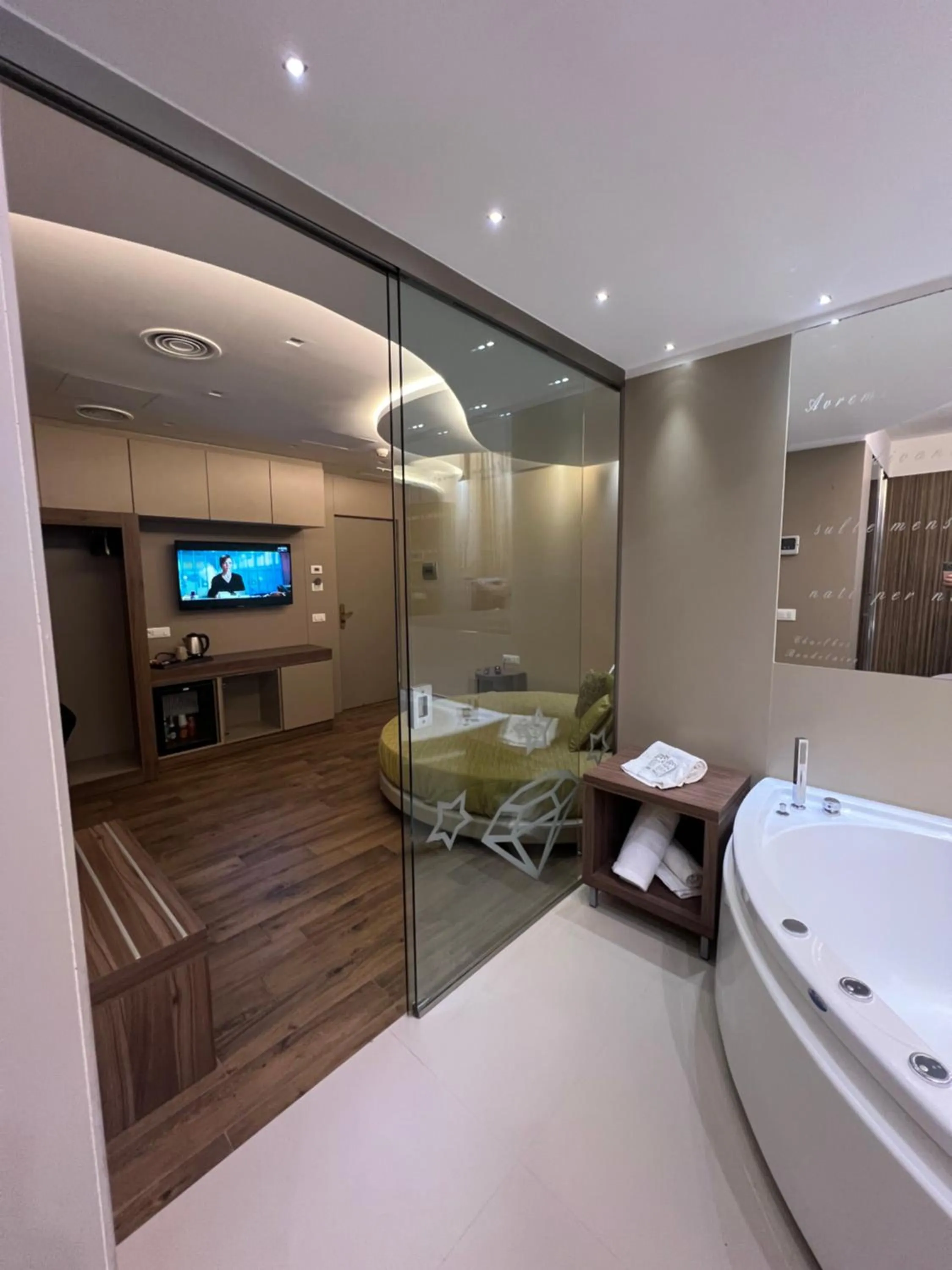 Bedroom, Bed in Hotel Smeraldo