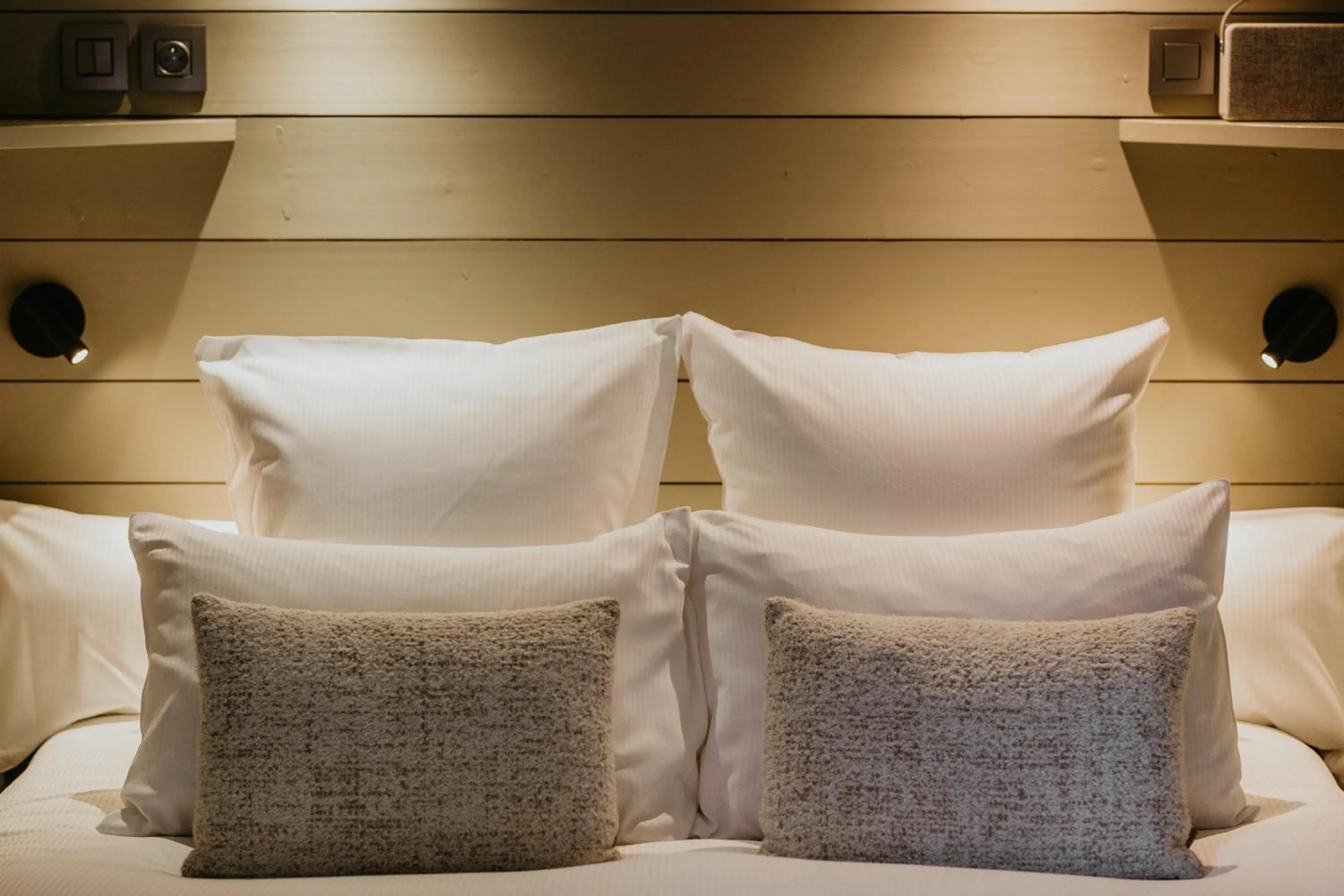 Bed in Hôtel Restaurant La Ferme de Cupelin